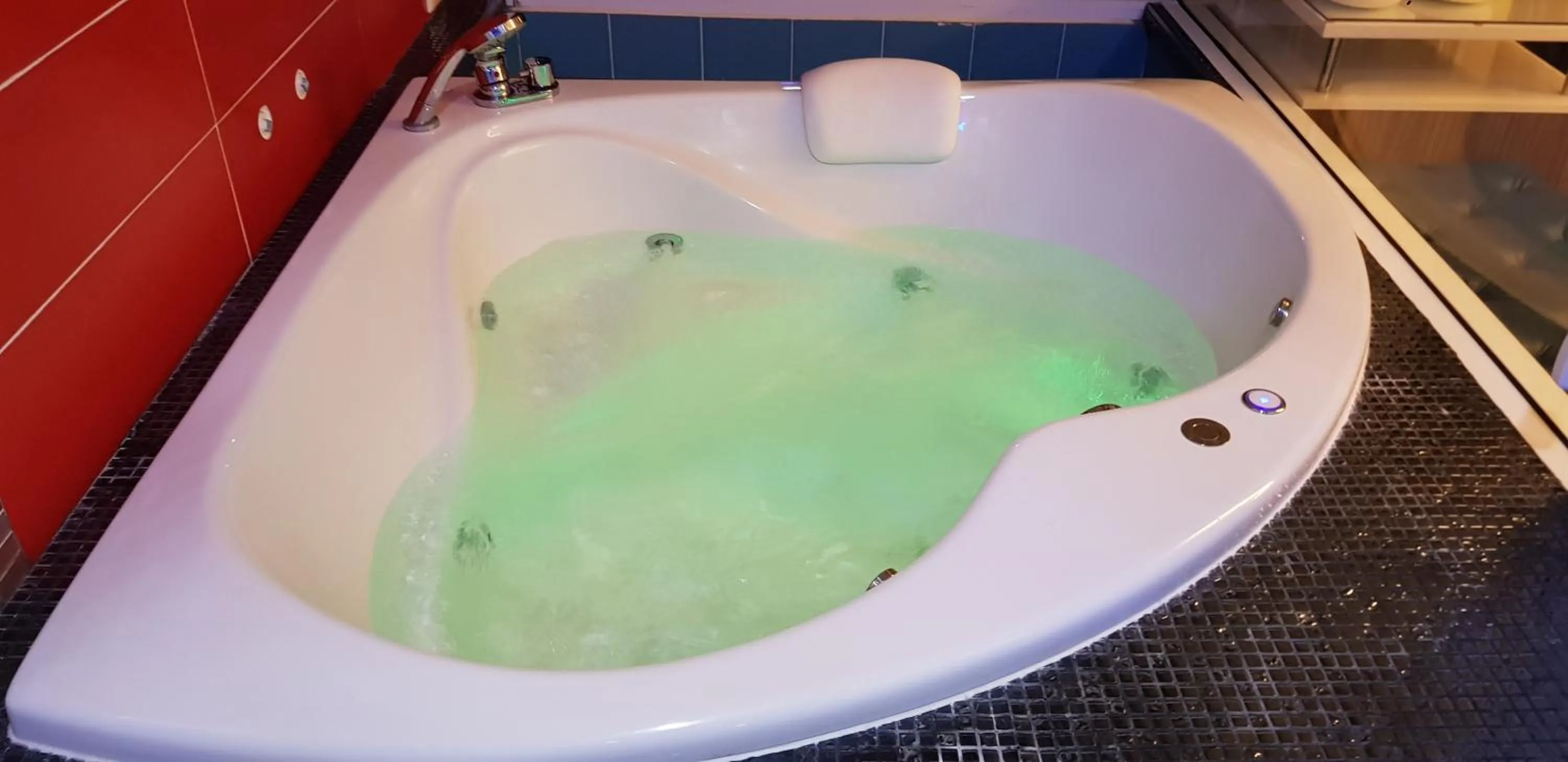 BlueTel Re'sidencE Bangkok IMPACT บลูเทล เรซิดองส์ กรุงเทพ อิมแพค