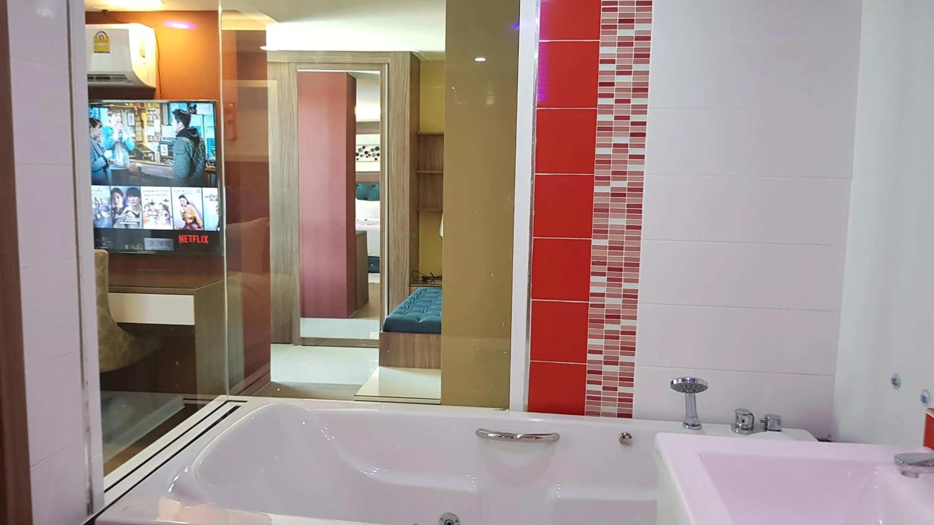 BlueTel Re'sidencE Bangkok IMPACT บลูเทล เรซิดองส์ กรุงเทพ อิมแพค