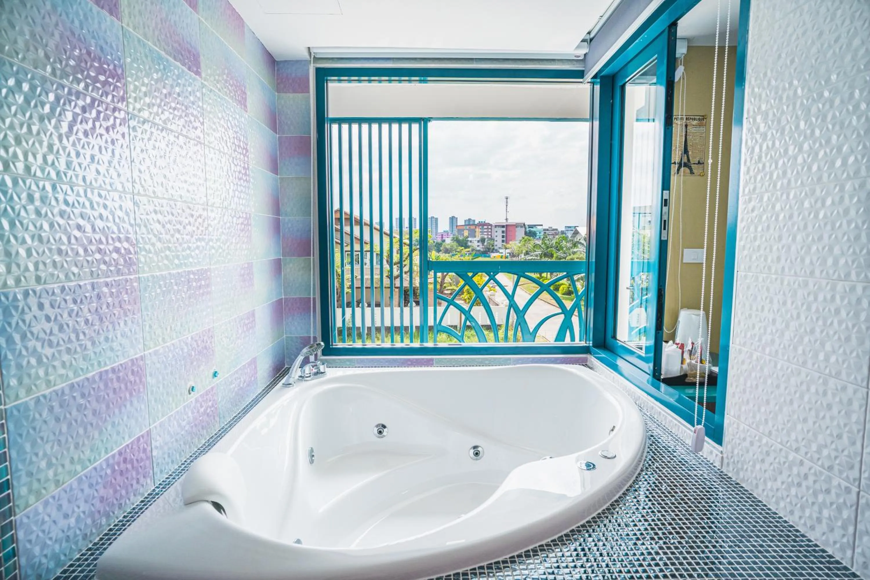 BlueTel Re'sidencE Bangkok IMPACT บลูเทล เรซิดองส์ กรุงเทพ อิมแพค