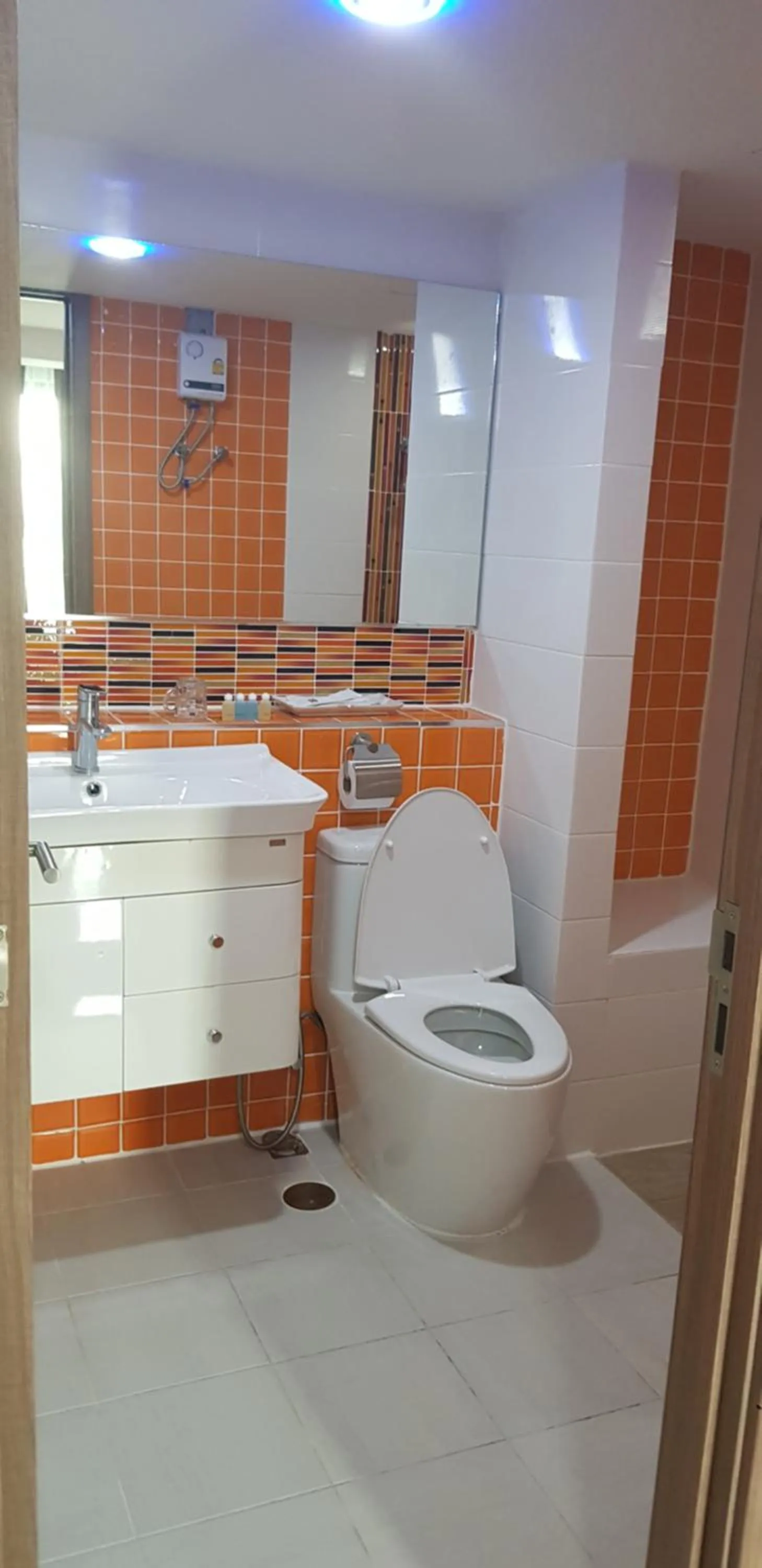 BlueTel Re'sidencE Bangkok IMPACT บลูเทล เรซิดองส์ กรุงเทพ อิมแพค