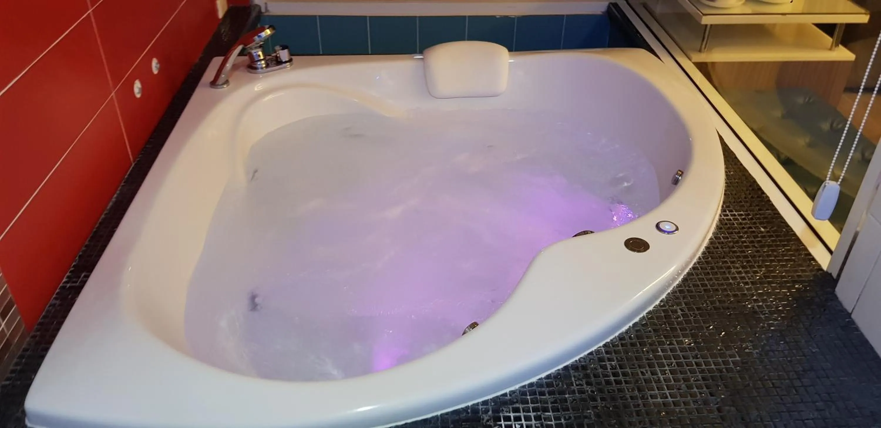 BlueTel Re'sidencE Bangkok IMPACT บลูเทล เรซิดองส์ กรุงเทพ อิมแพค