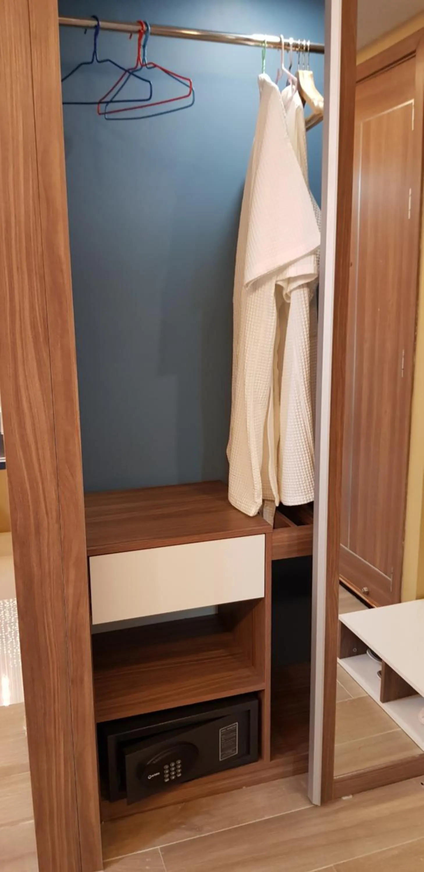 BlueTel Re'sidencE Bangkok IMPACT บลูเทล เรซิดองส์ กรุงเทพ อิมแพค