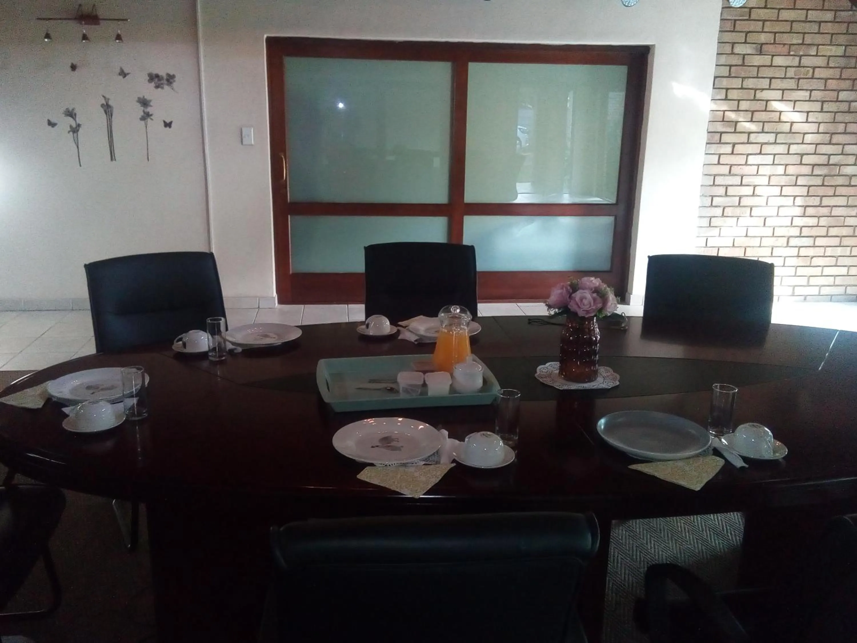 Breakfast in Lee Gardens