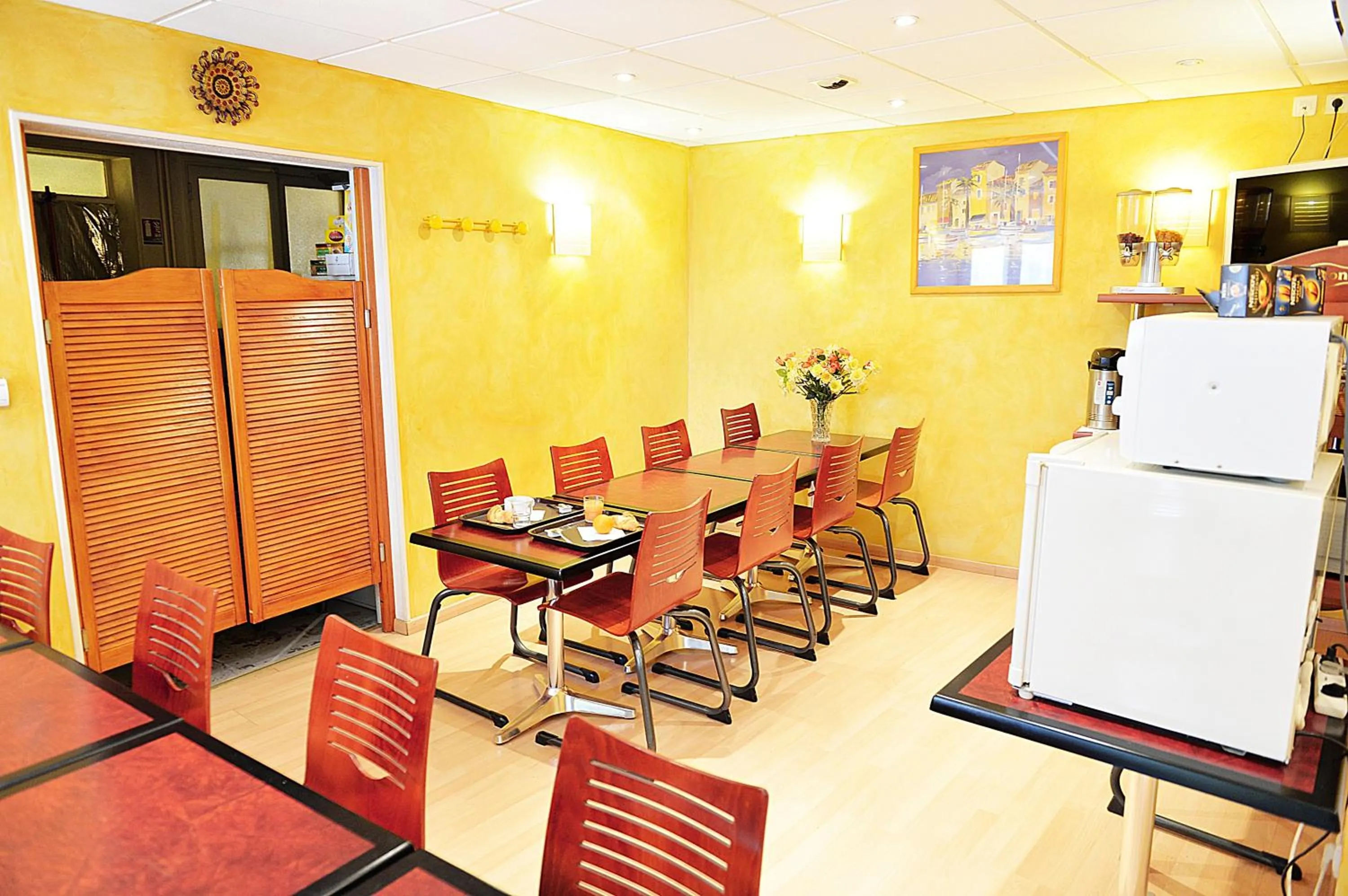 Restaurant/places to eat in Hotel De Rosny