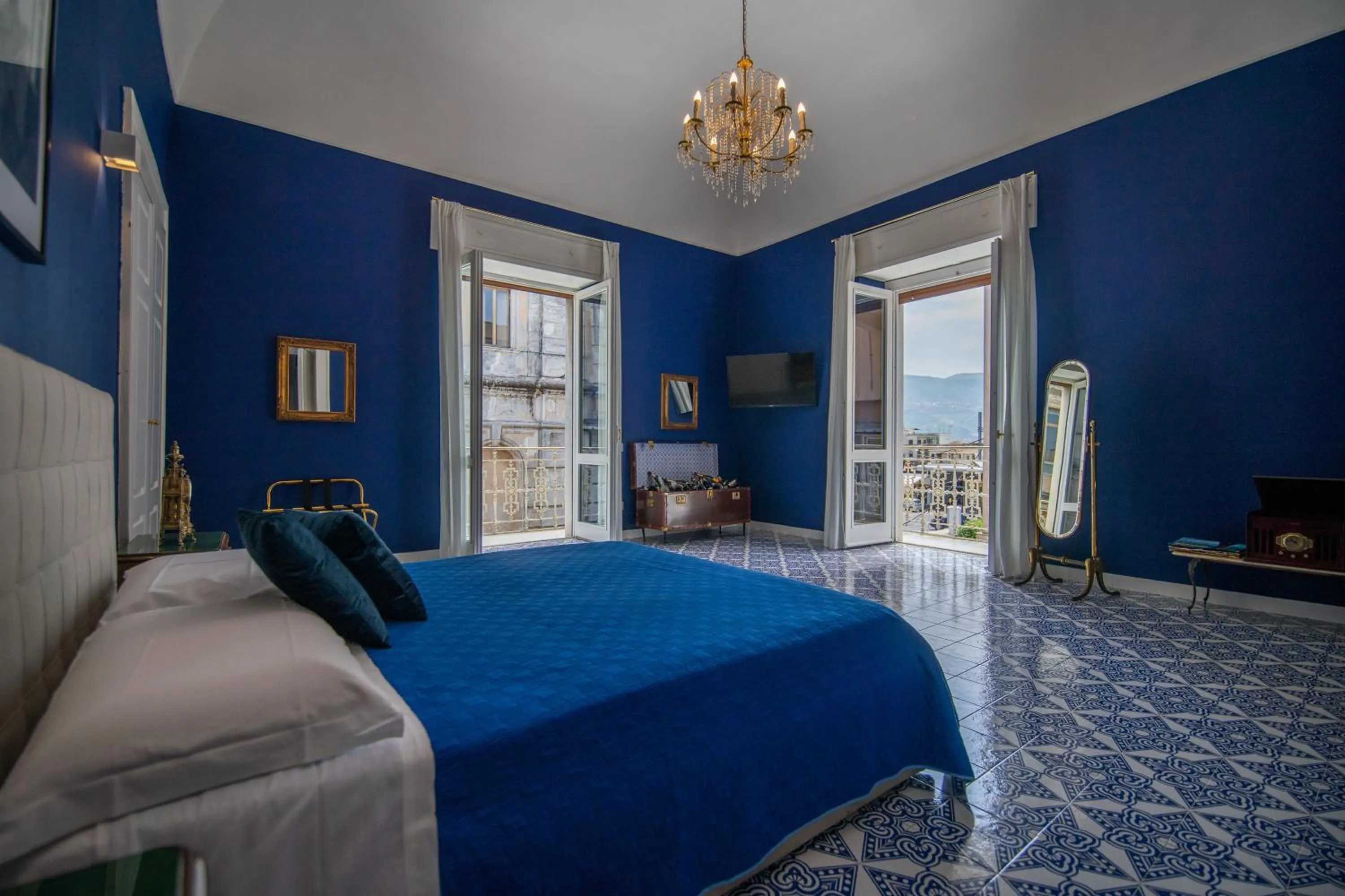 Photo of the whole room, Bed in Crudo Home