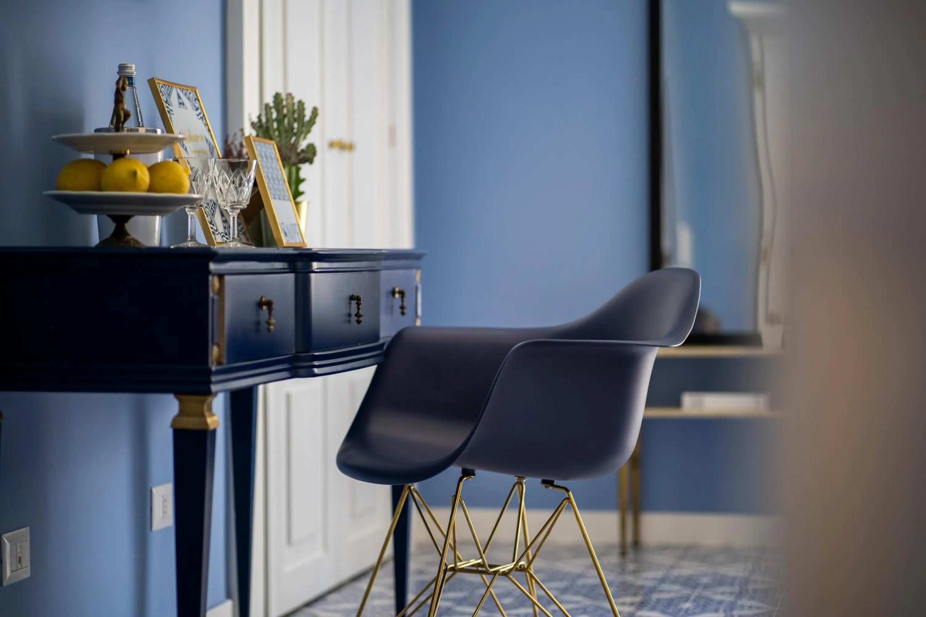 Photo of the whole room in Crudo Home