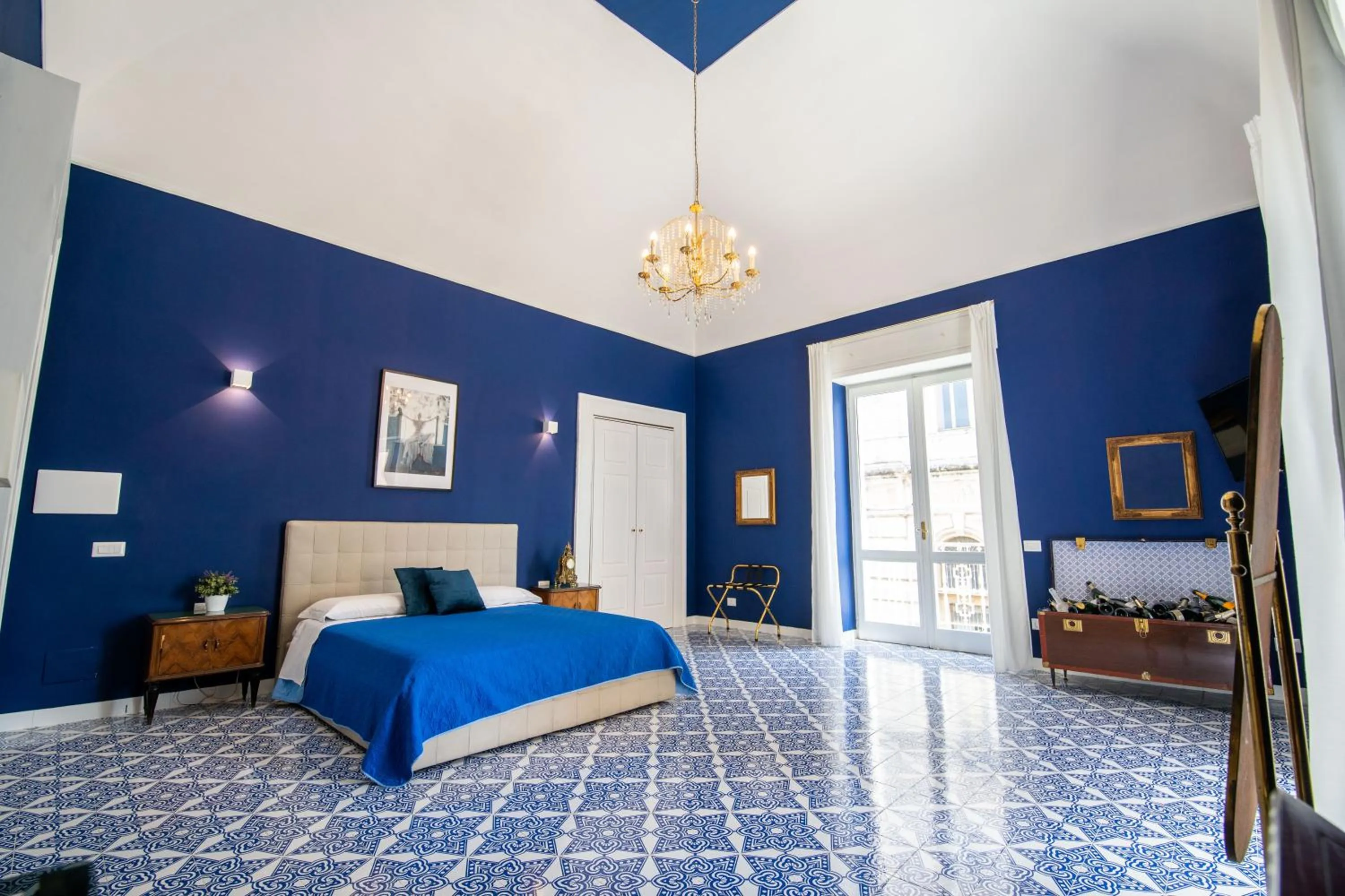 Photo of the whole room, Bed in Crudo Home