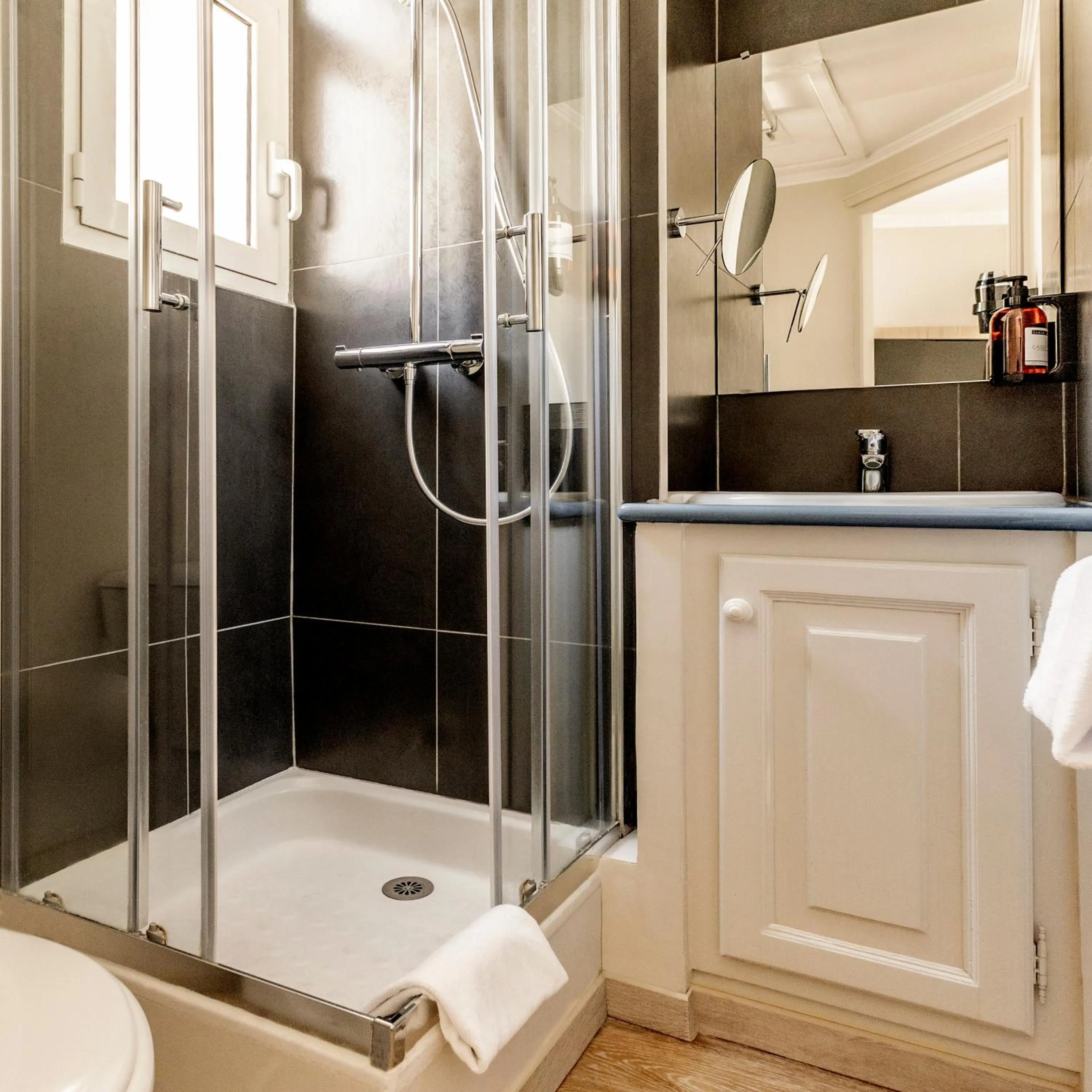 Bathroom in Hôtel Vendôme