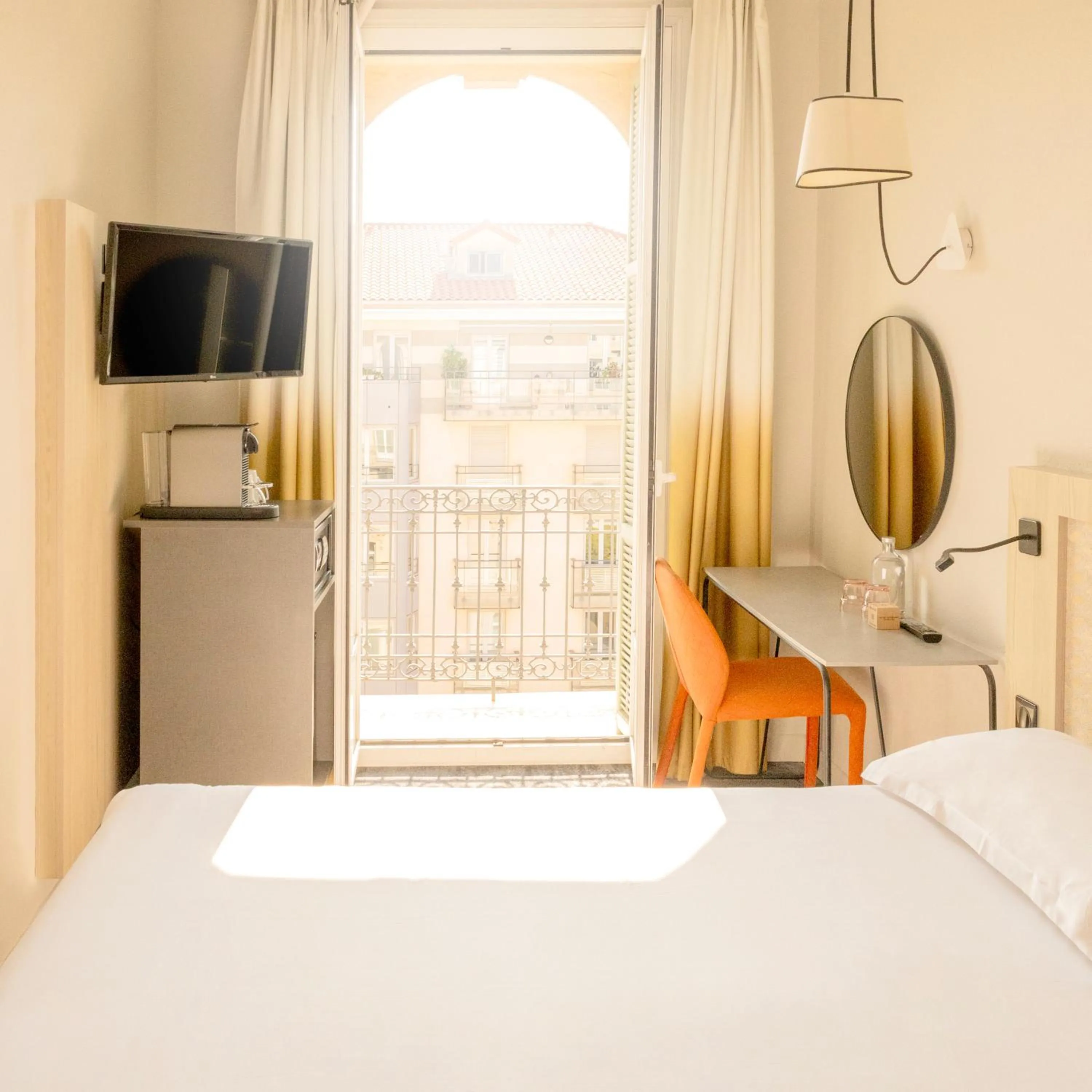 Bedroom, Bed in Hôtel Vendôme