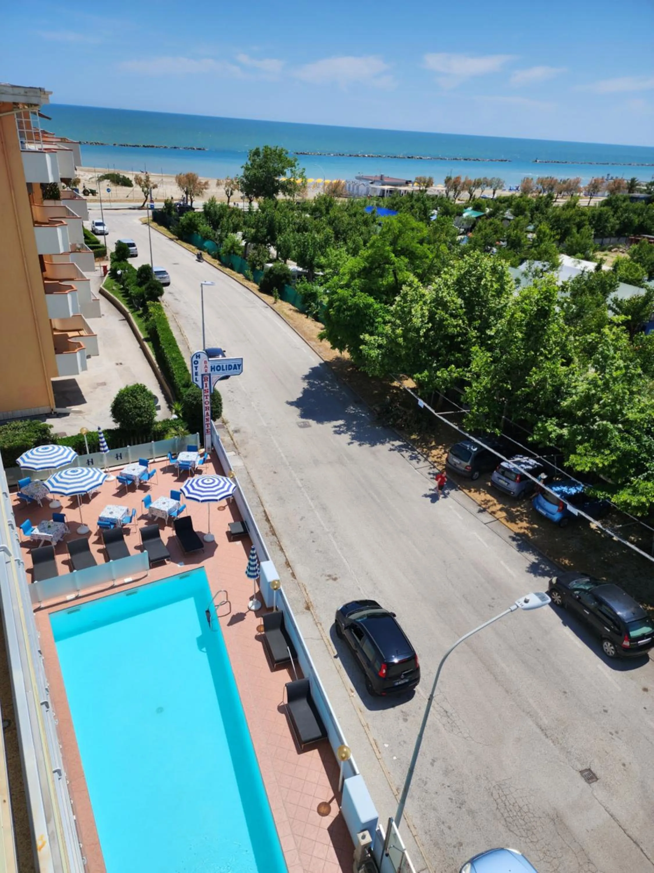 Property building in Hotel Holiday