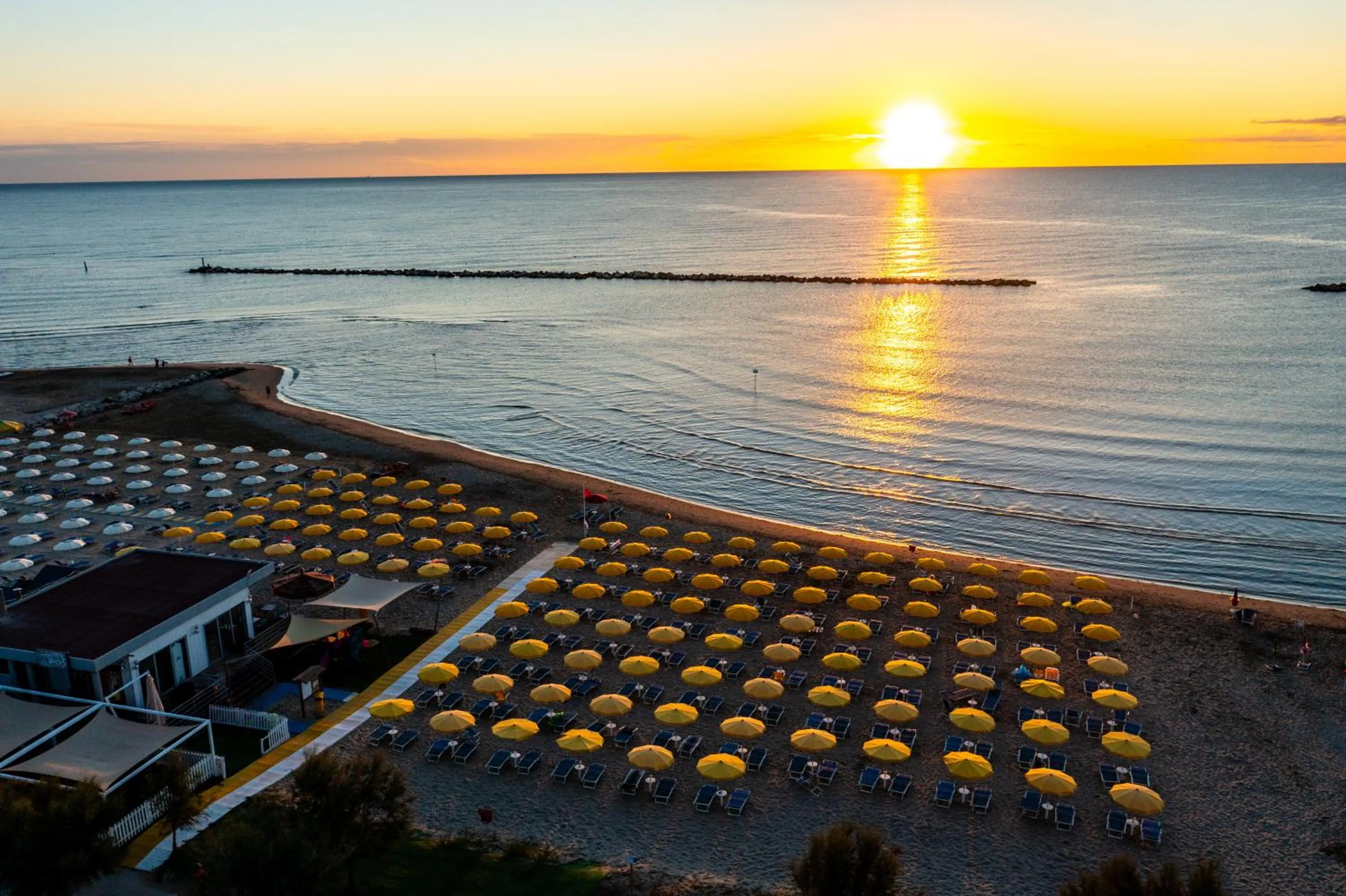 Beach in Hotel Holiday