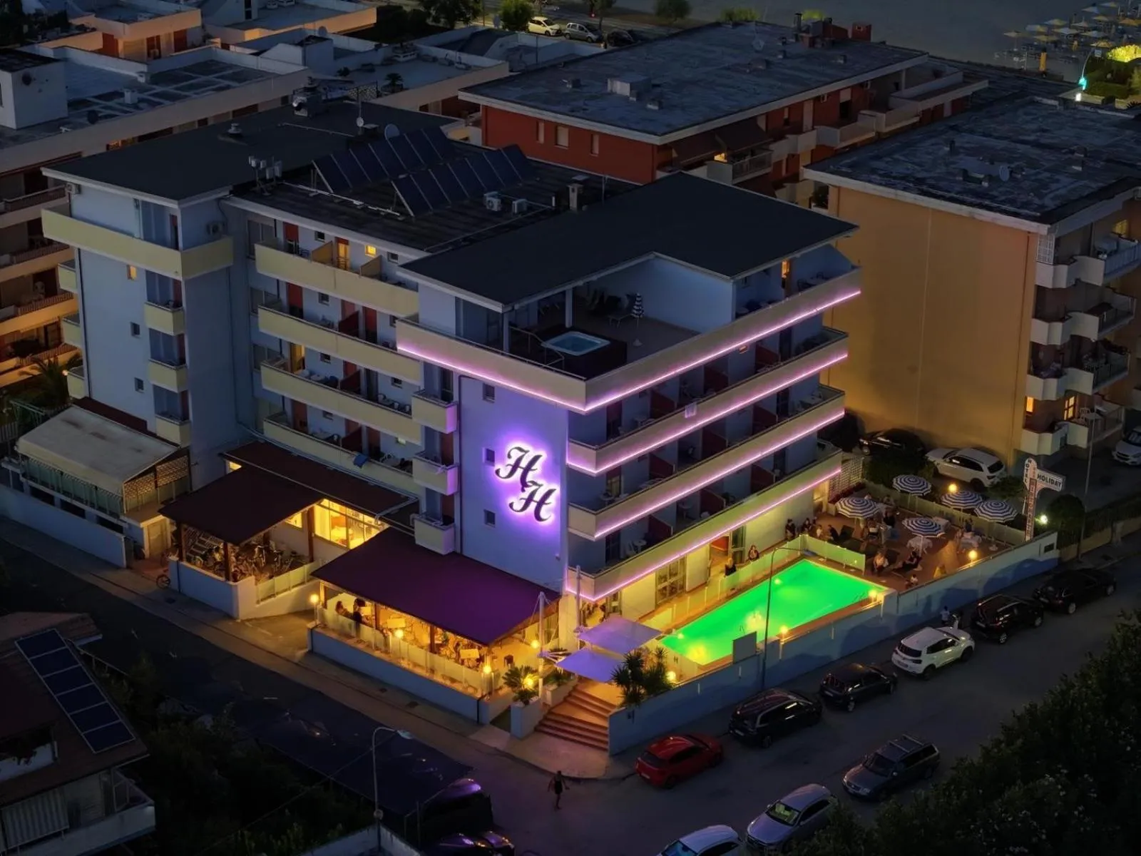 Property building in Hotel Holiday