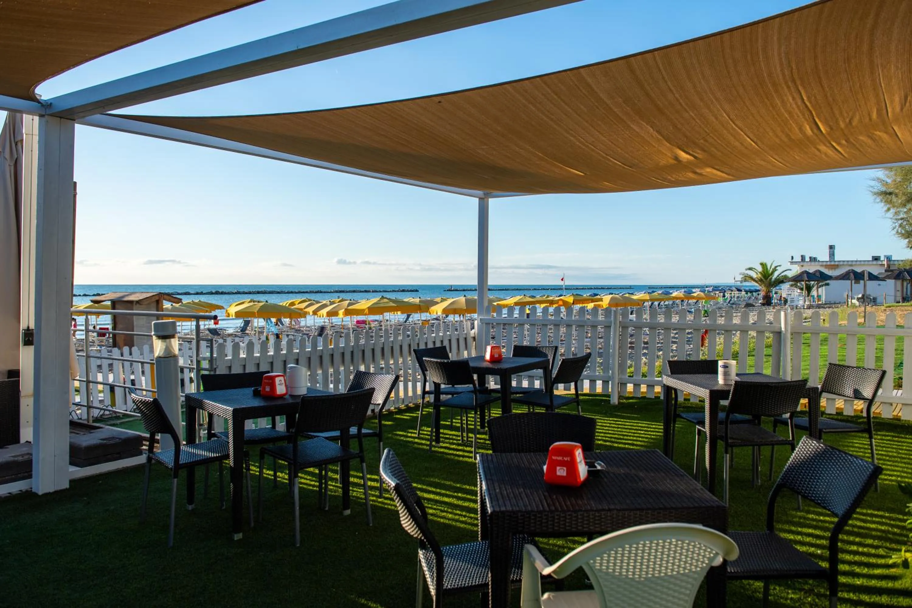 Beach in Hotel Holiday