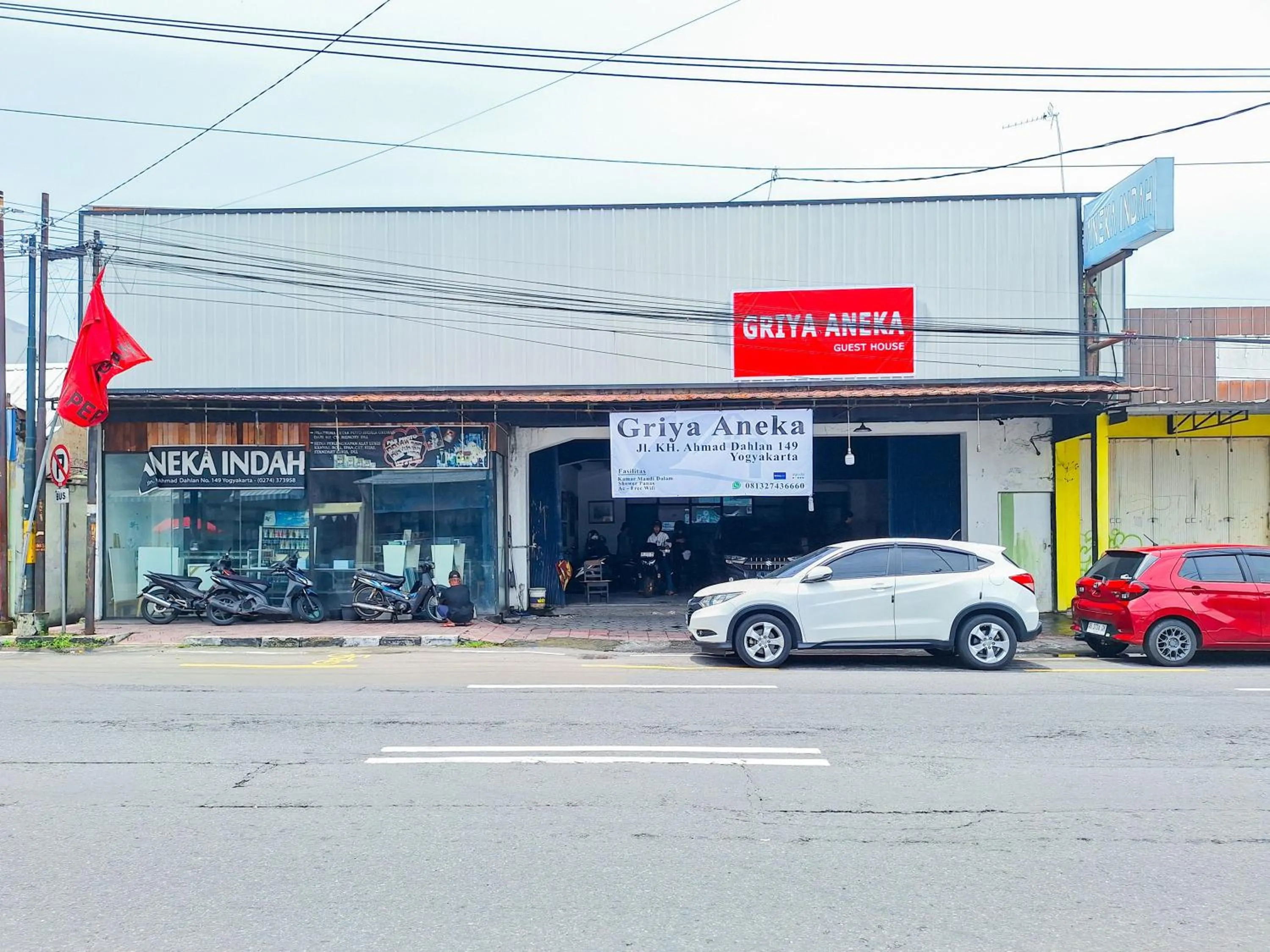 Facade/entrance in OYO 2041 Griya Aneka