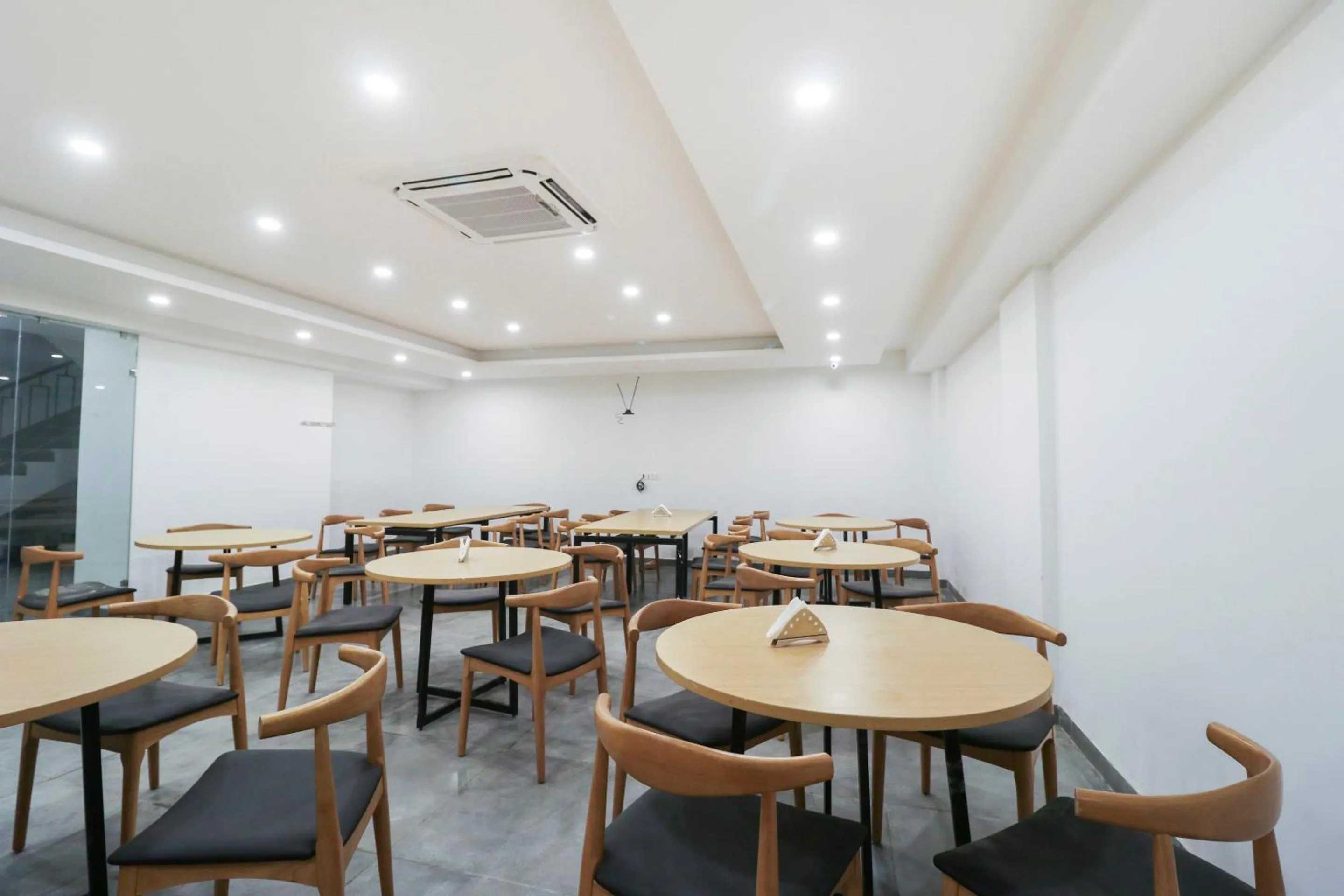 Restaurant/places to eat in Super Townhouse Noida Sector 71 Near ISKCON Temple Noida