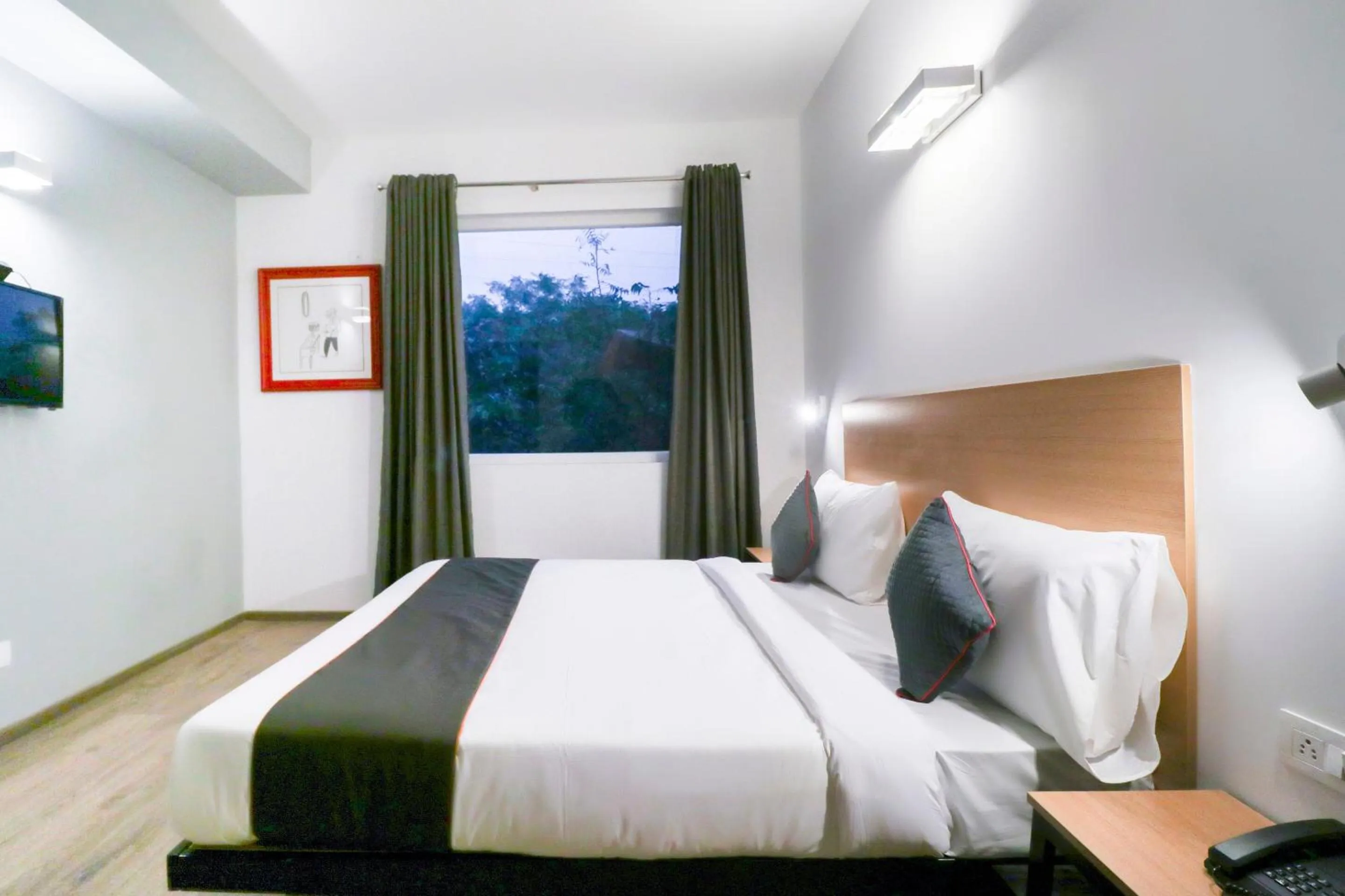 Bedroom, Bed in Super Townhouse Noida Sector 71 Near ISKCON Temple Noida