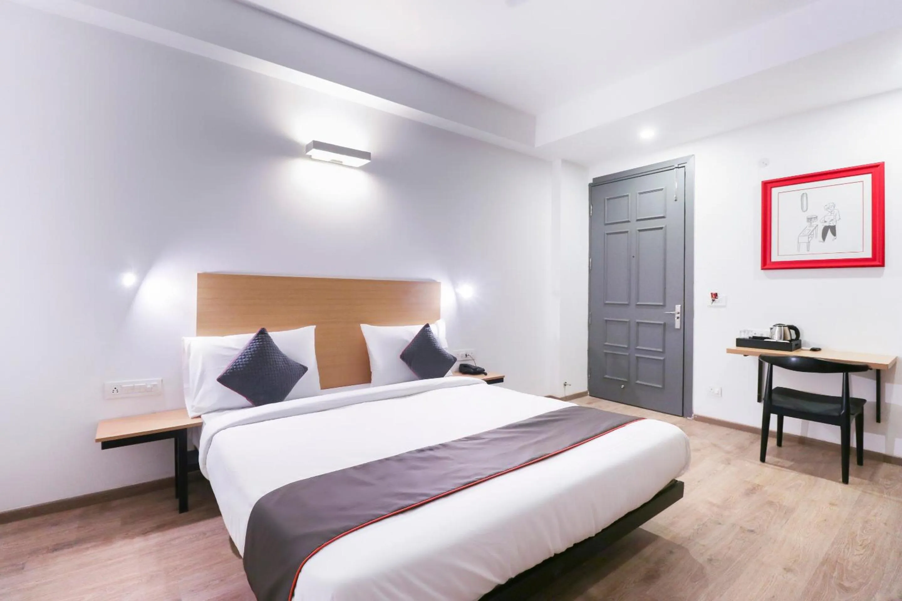 Bedroom, Bed in Super Townhouse Noida Sector 71 Near ISKCON Temple Noida