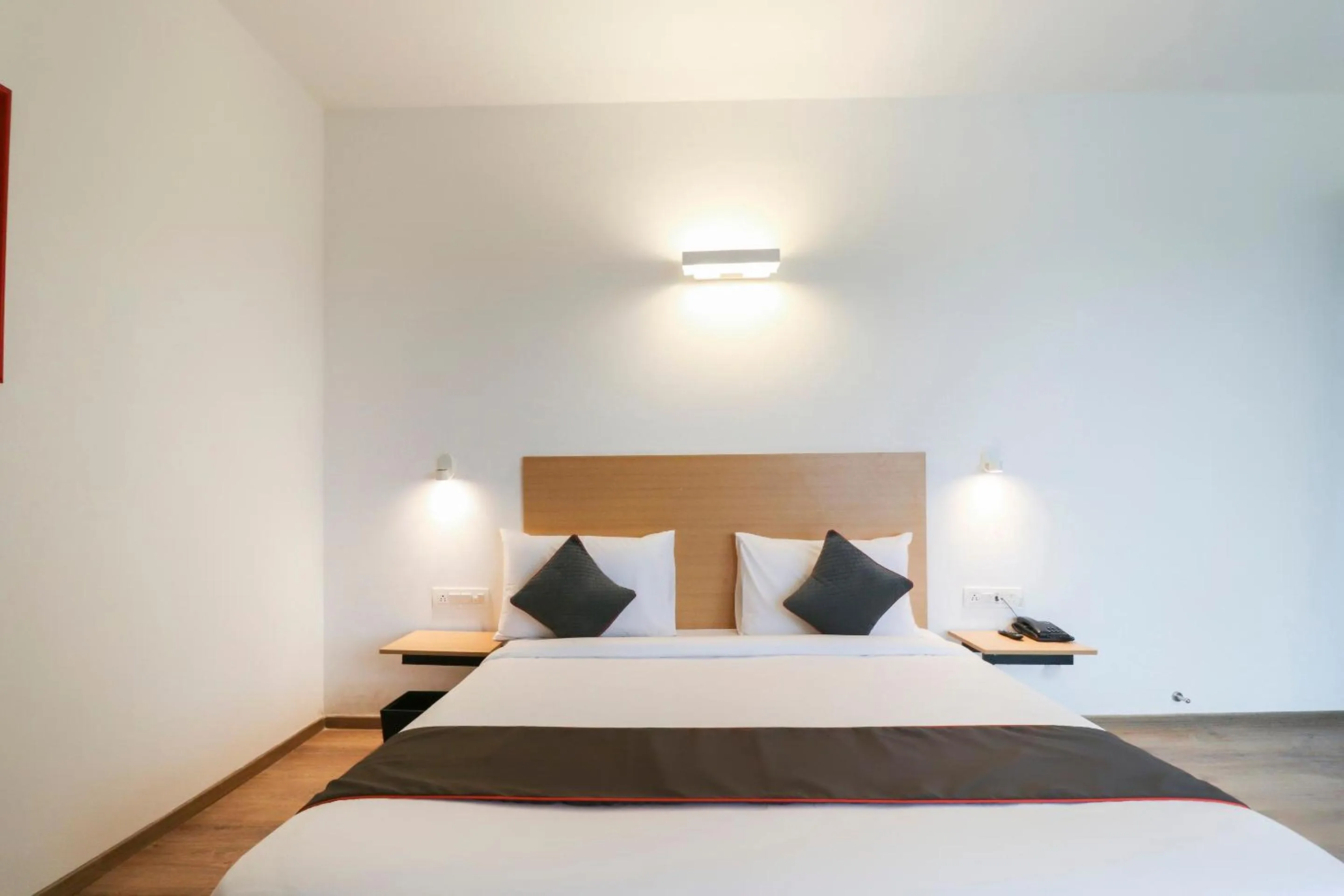 Bedroom, Bed in Super Townhouse Noida Sector 71 Near ISKCON Temple Noida