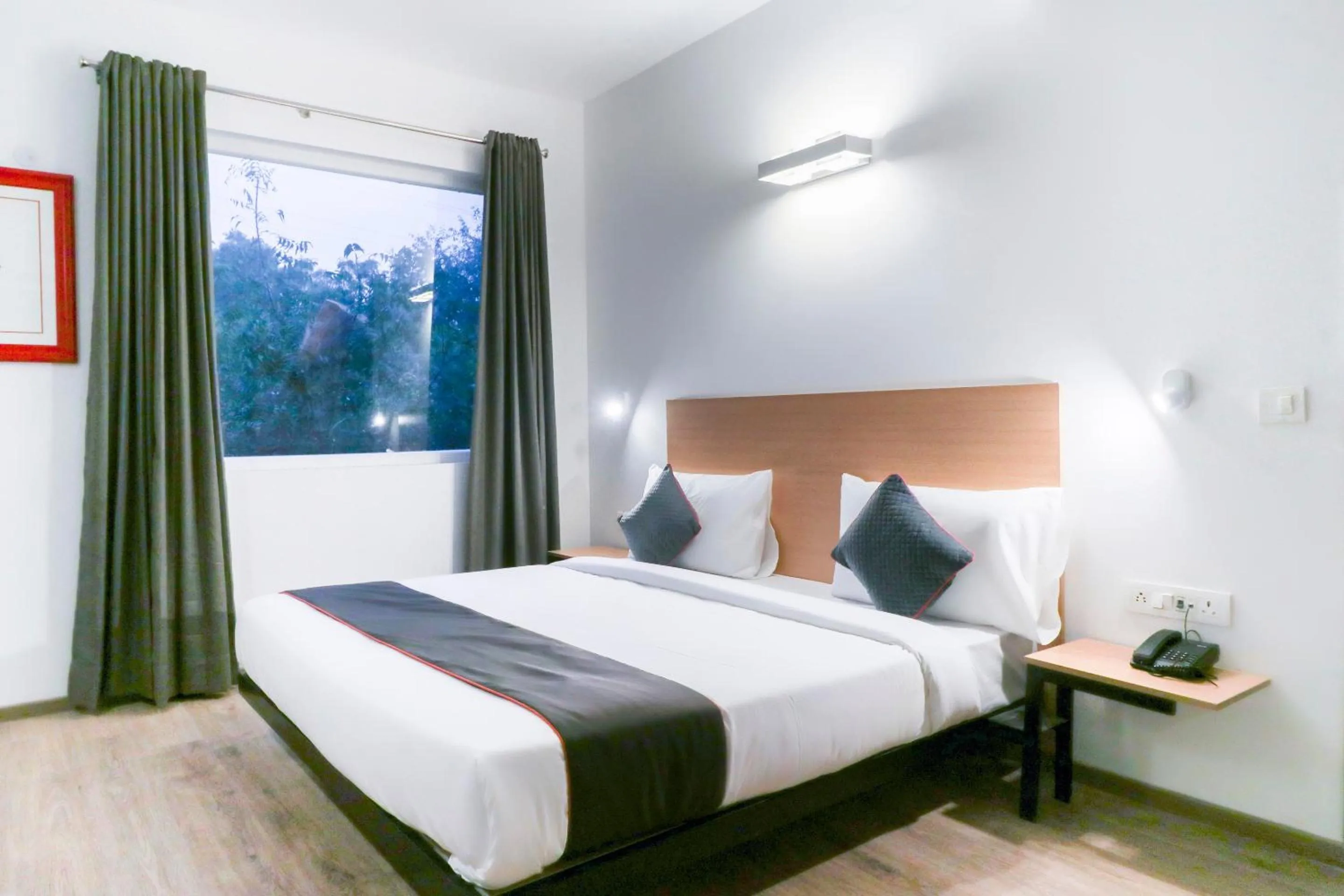 Bedroom, Bed in Super Townhouse Noida Sector 71 Near ISKCON Temple Noida