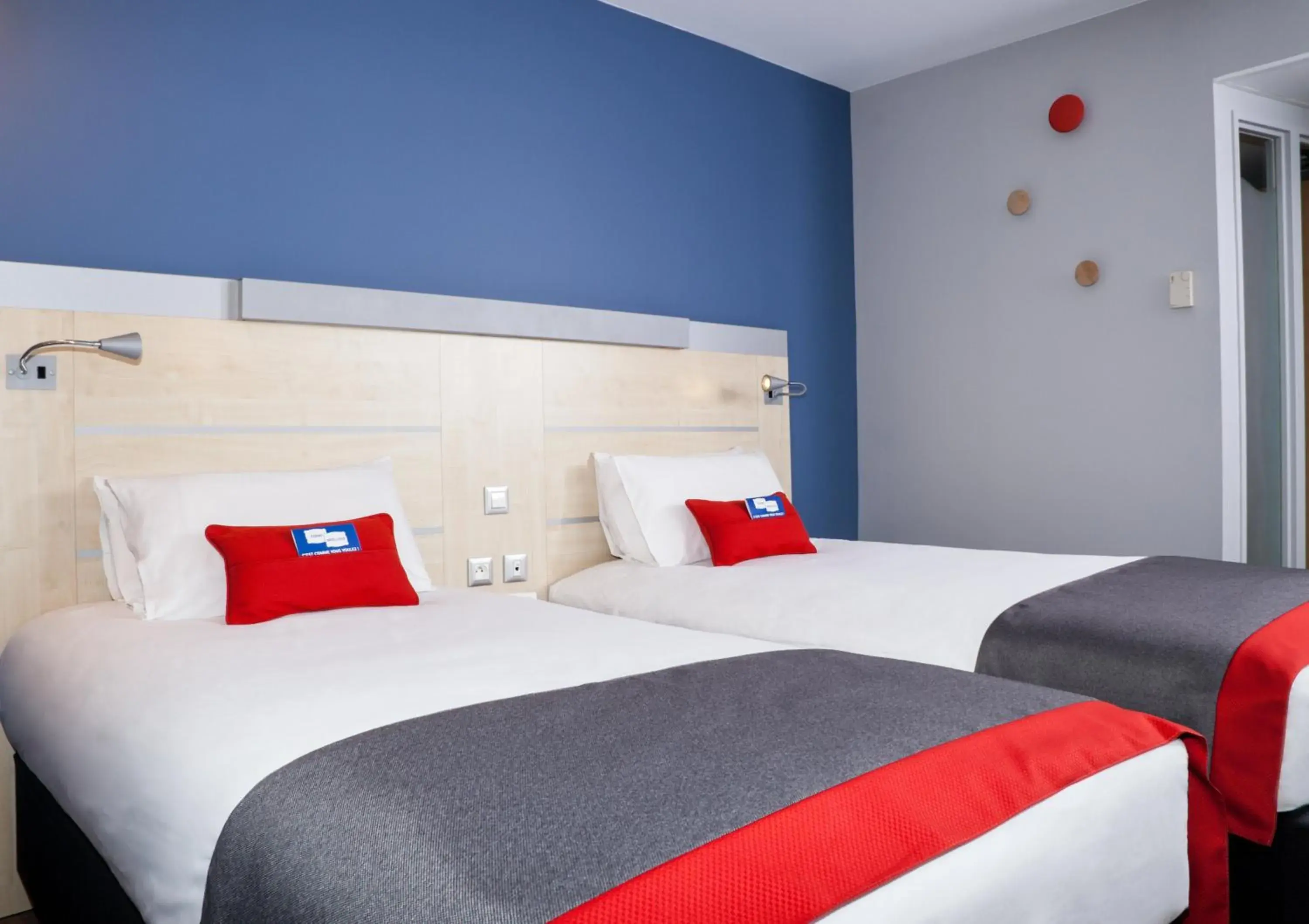 Standard Twin Room with Free Breakfast in Holiday Inn Express Toulouse Airport by IHG Standard Twin Room with Free Breakfast in Holiday Inn Express Toulouse Airport by IHG