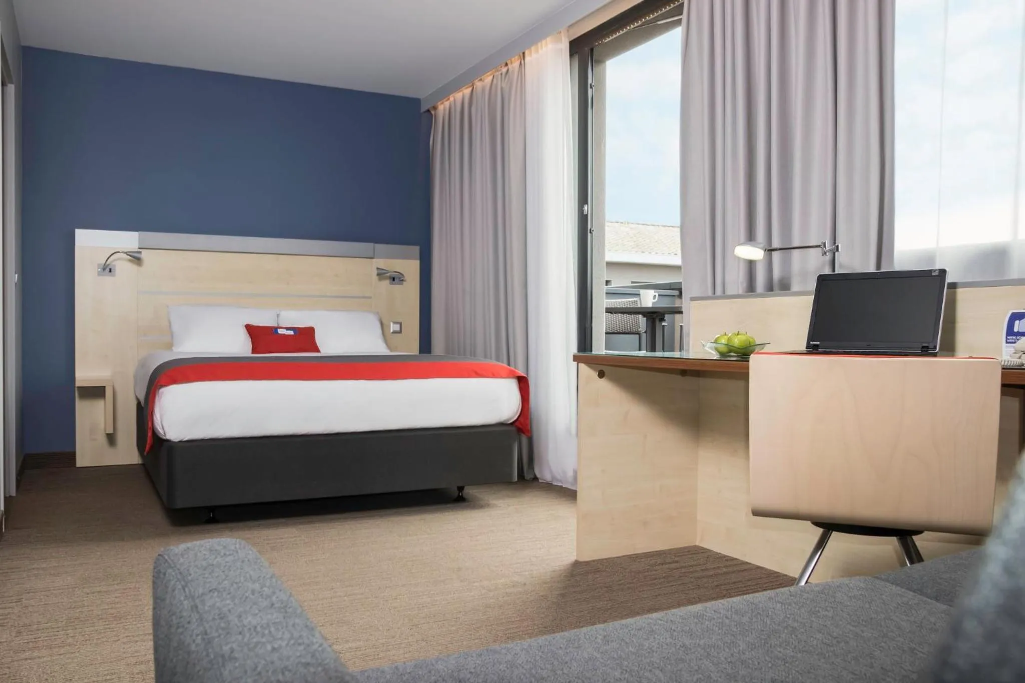 Photo of the whole room, Bed in Holiday Inn Express Toulouse Airport by IHG