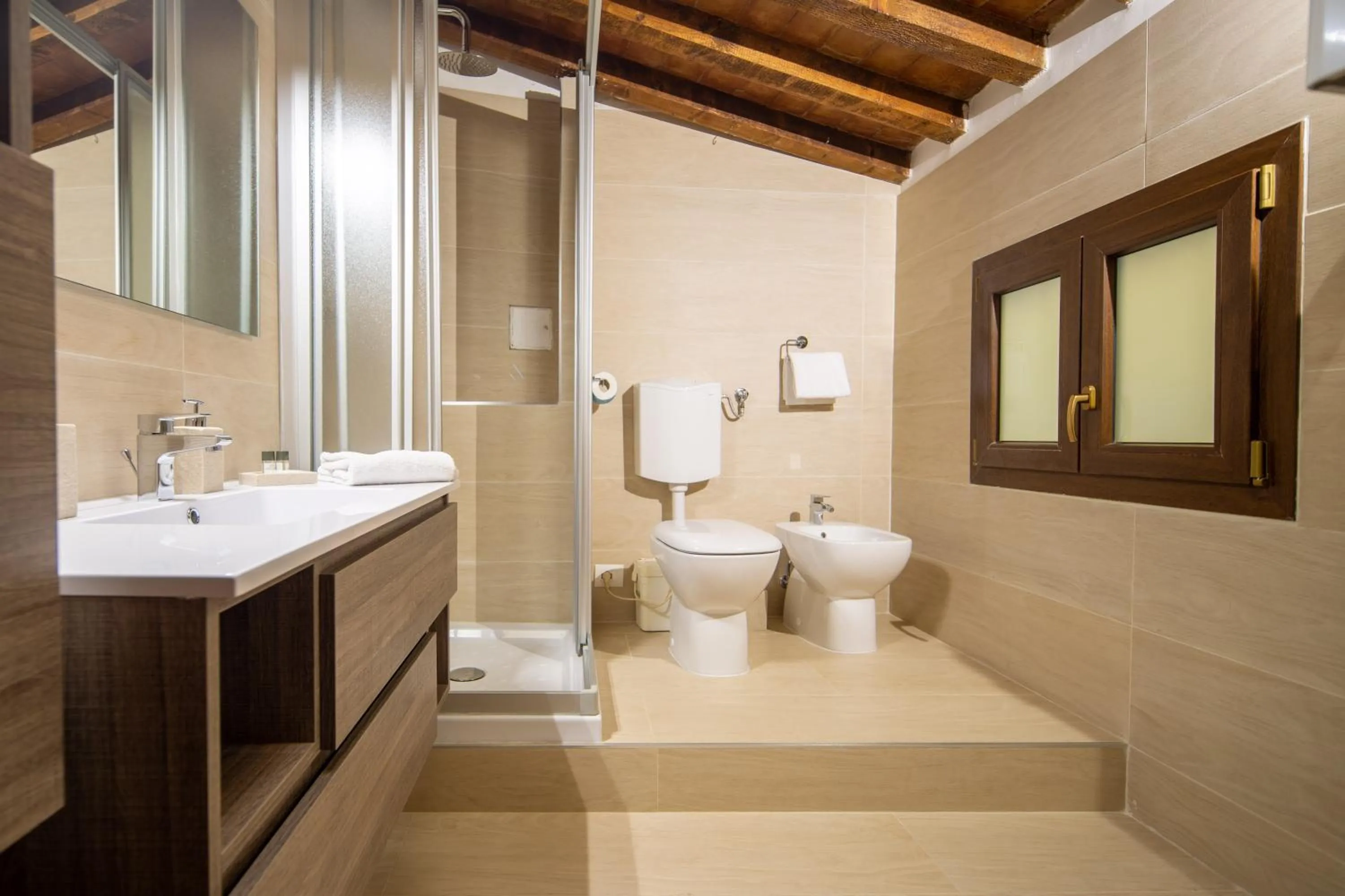 Bathroom in Lian Home in Florence by Mmega