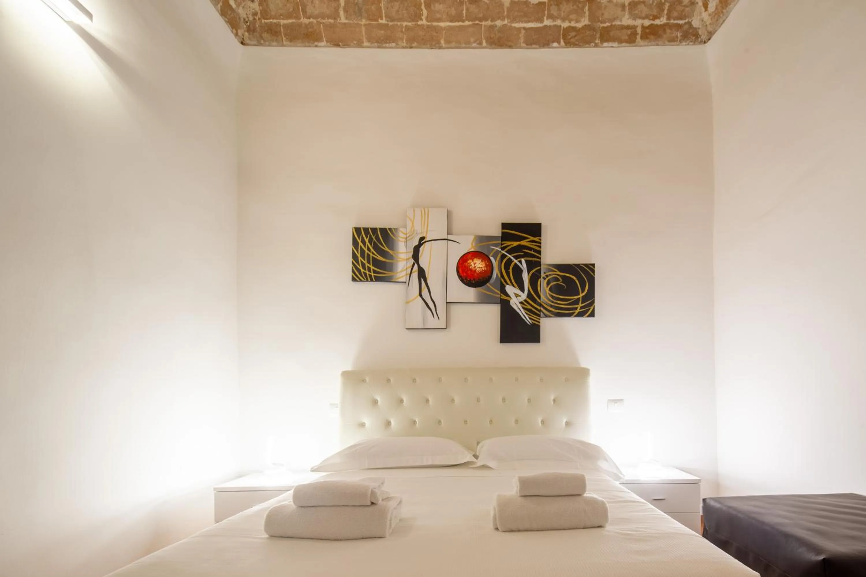 Bed in Lian Home in Florence by Mmega