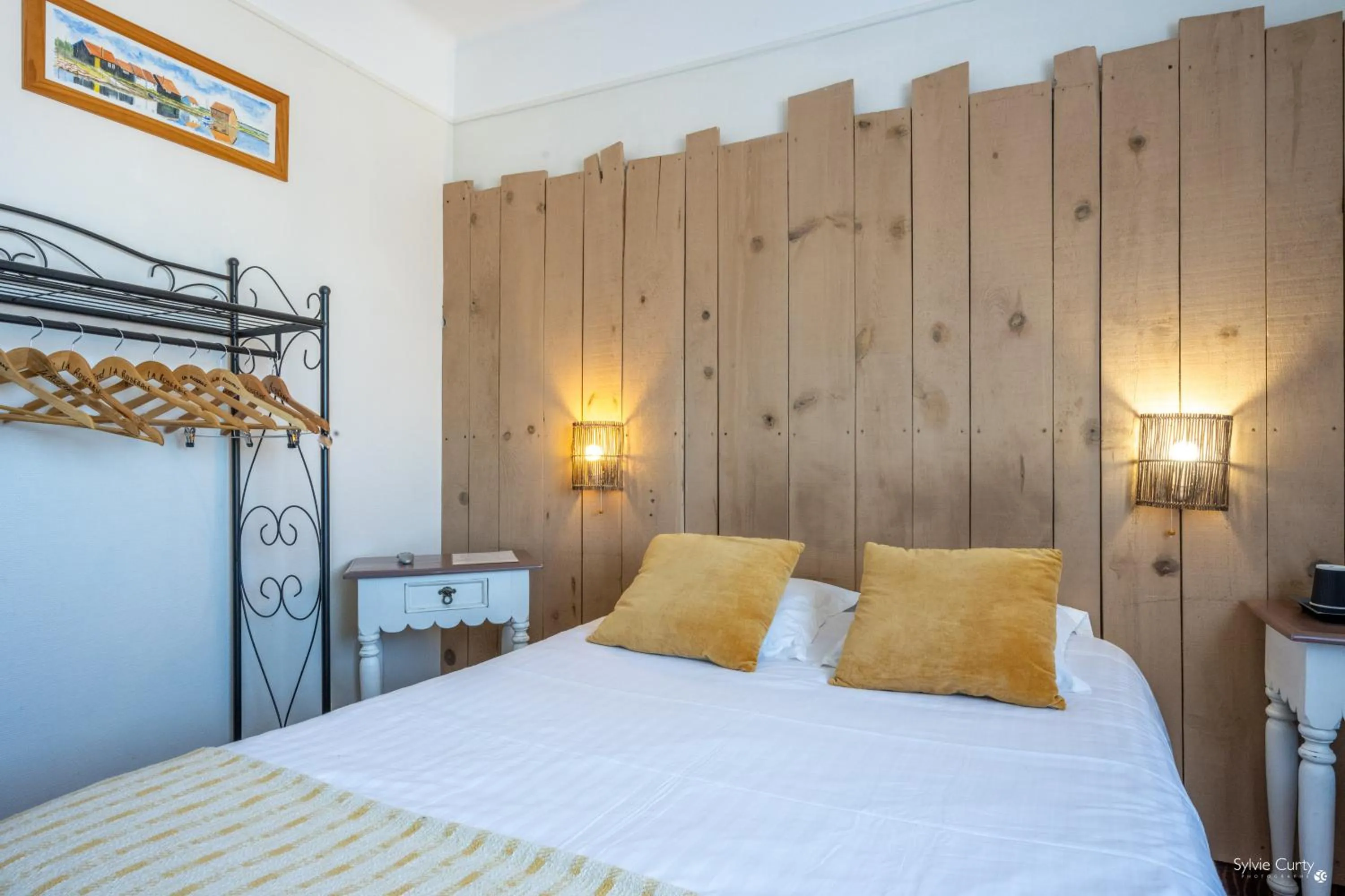 Bed in Hotel La Roseraie