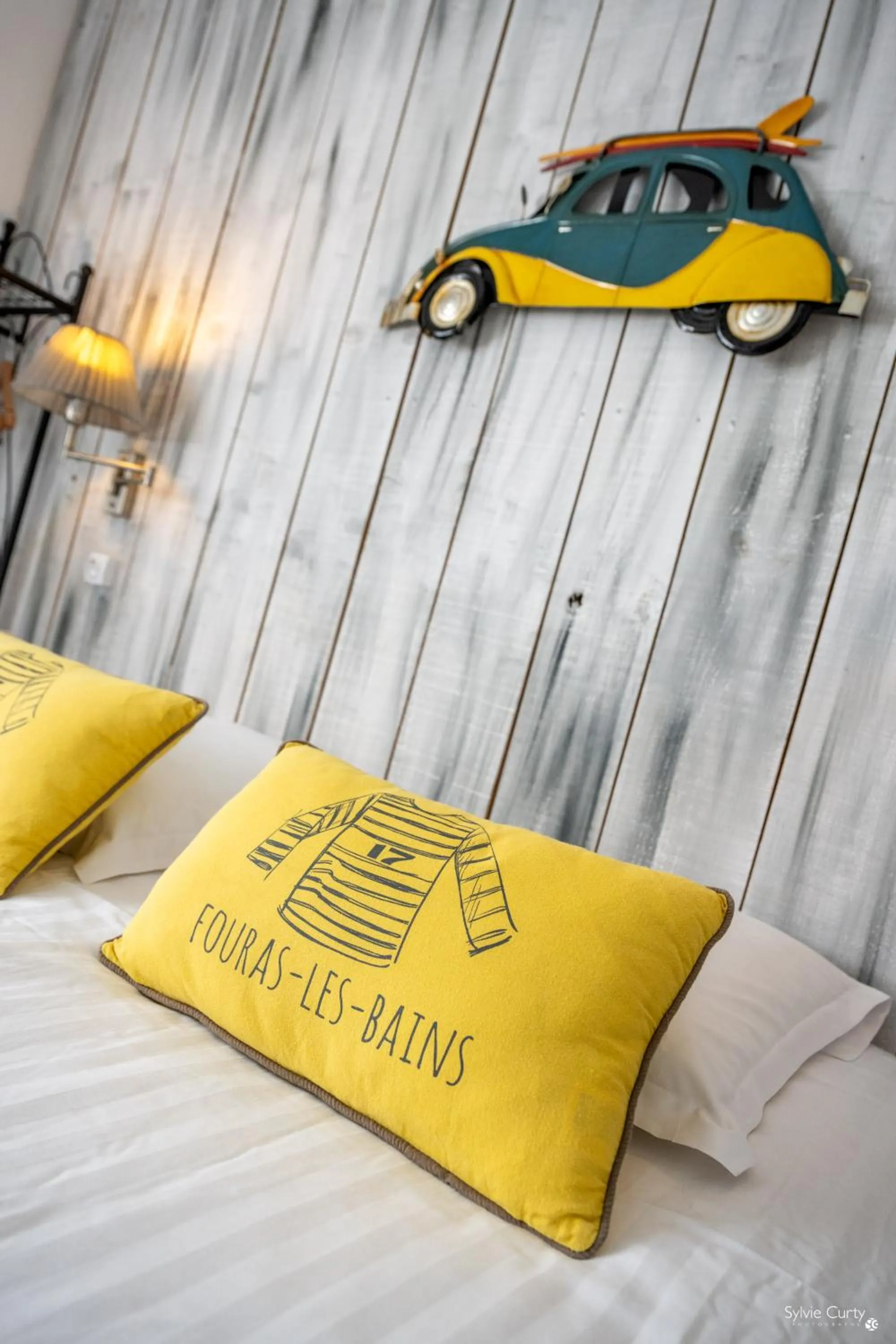 Bed in Hotel La Roseraie