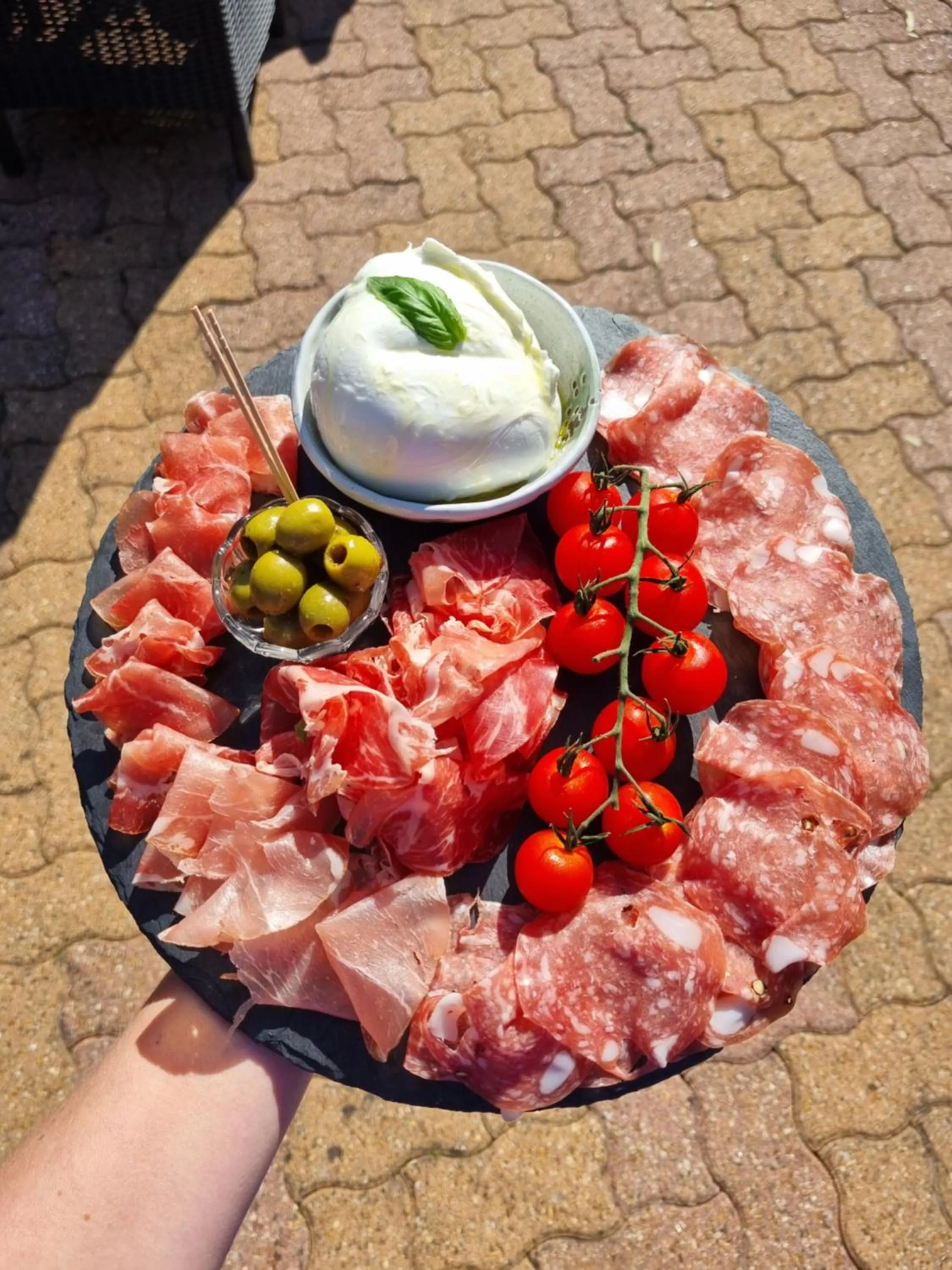 Restaurant/places to eat in Hotel La Roseraie