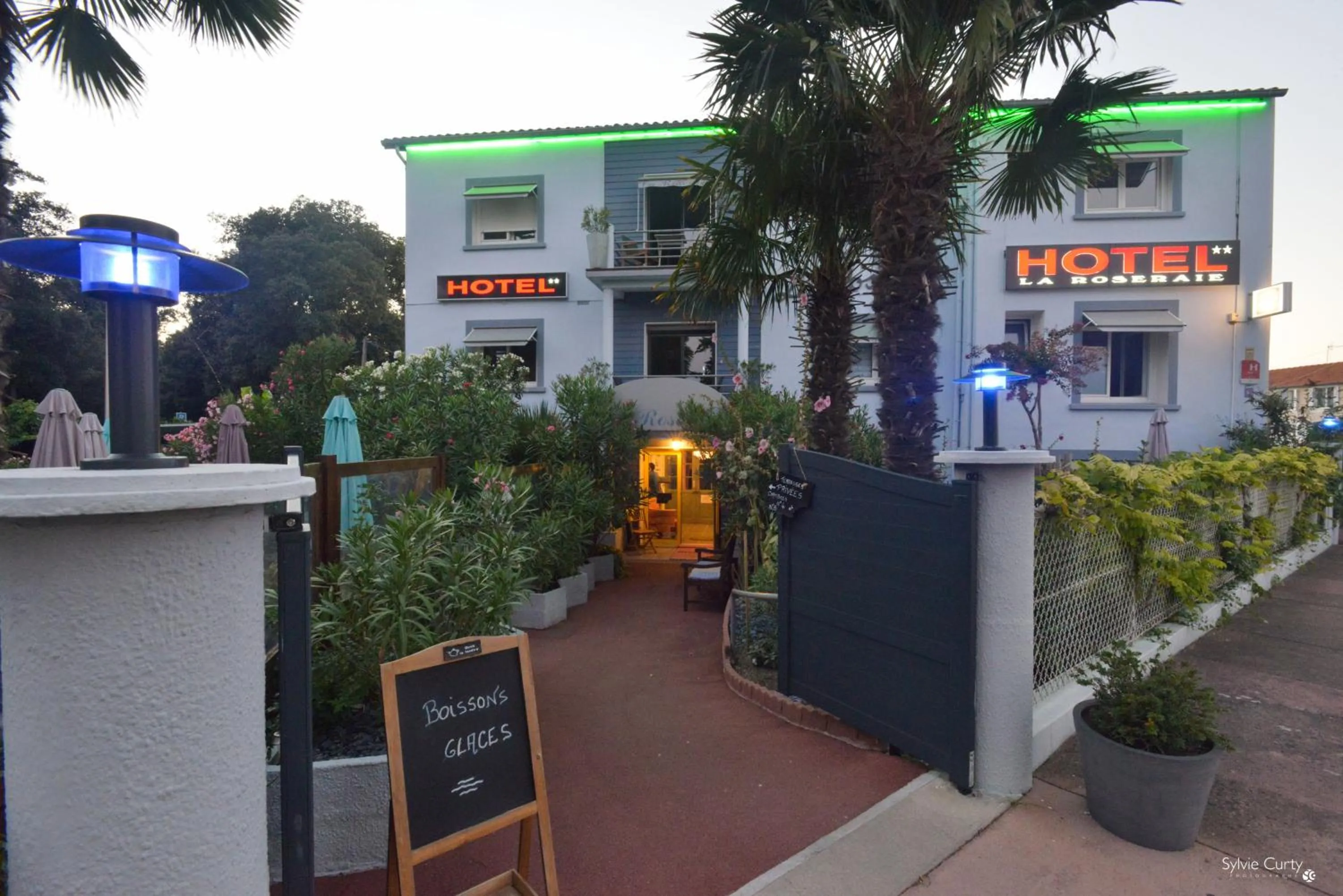 Facade/entrance in Hotel La Roseraie