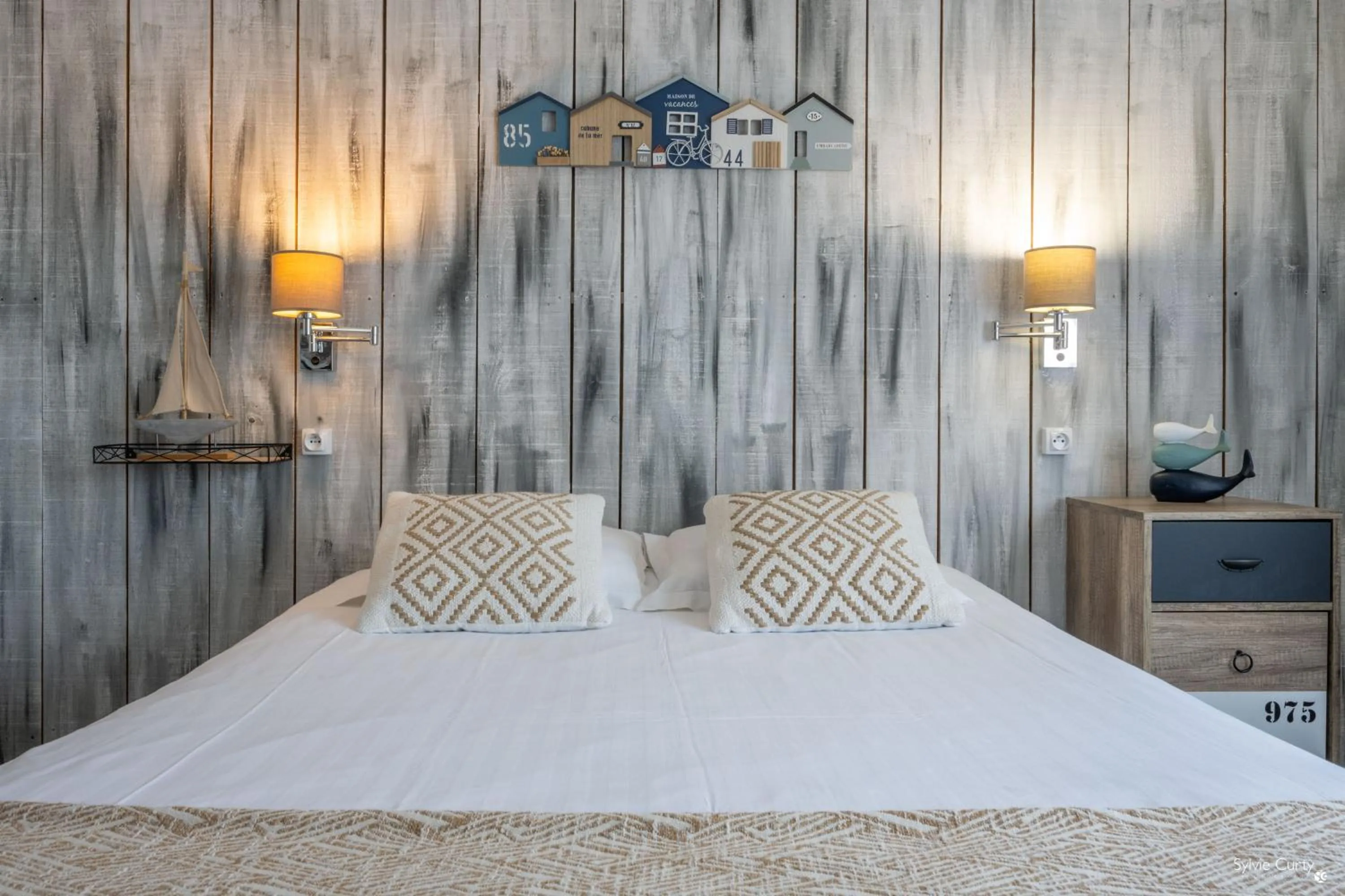 Bed in Hotel La Roseraie