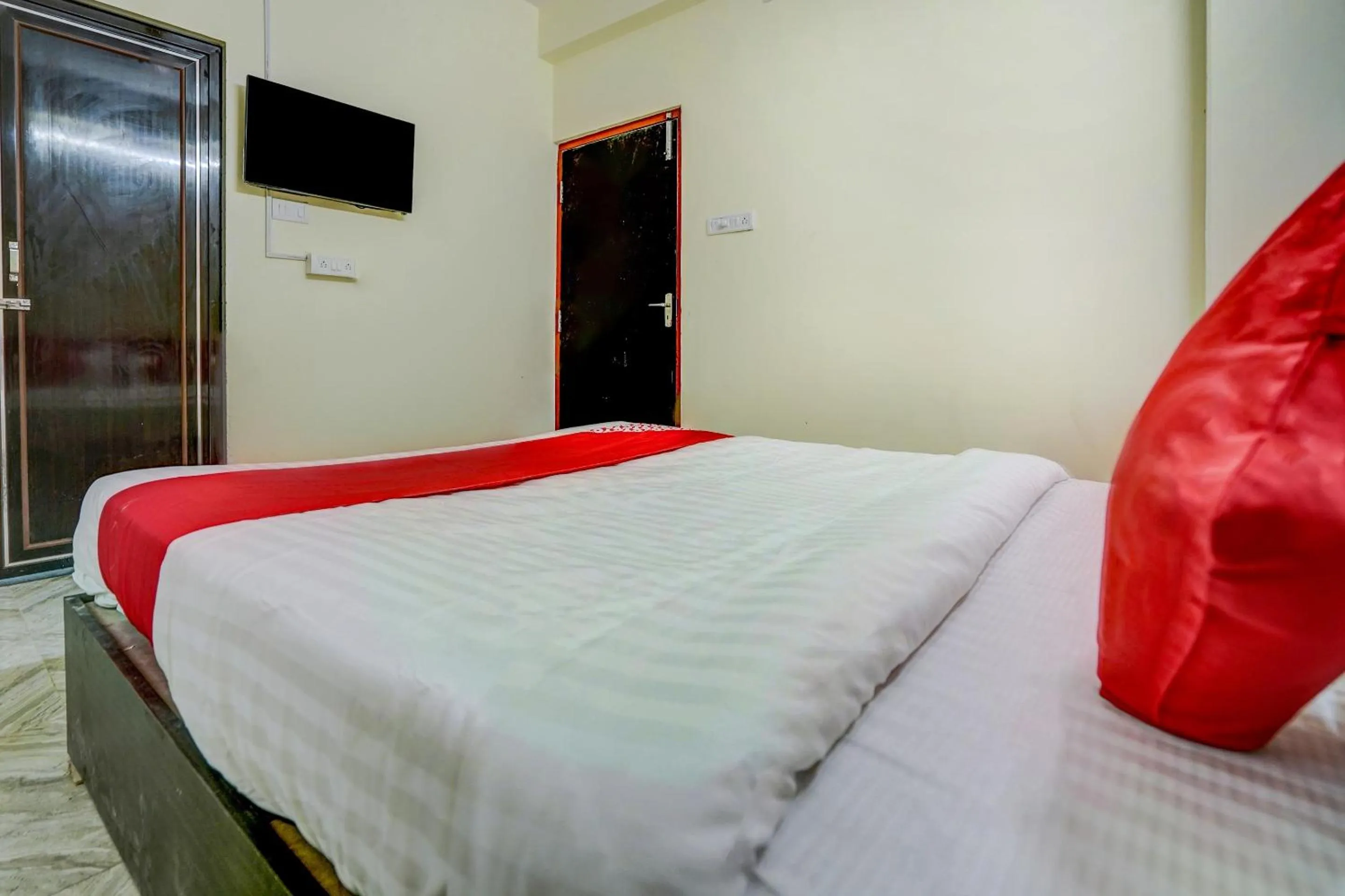 Bedroom, Bed in Hotel O Avisi Residency