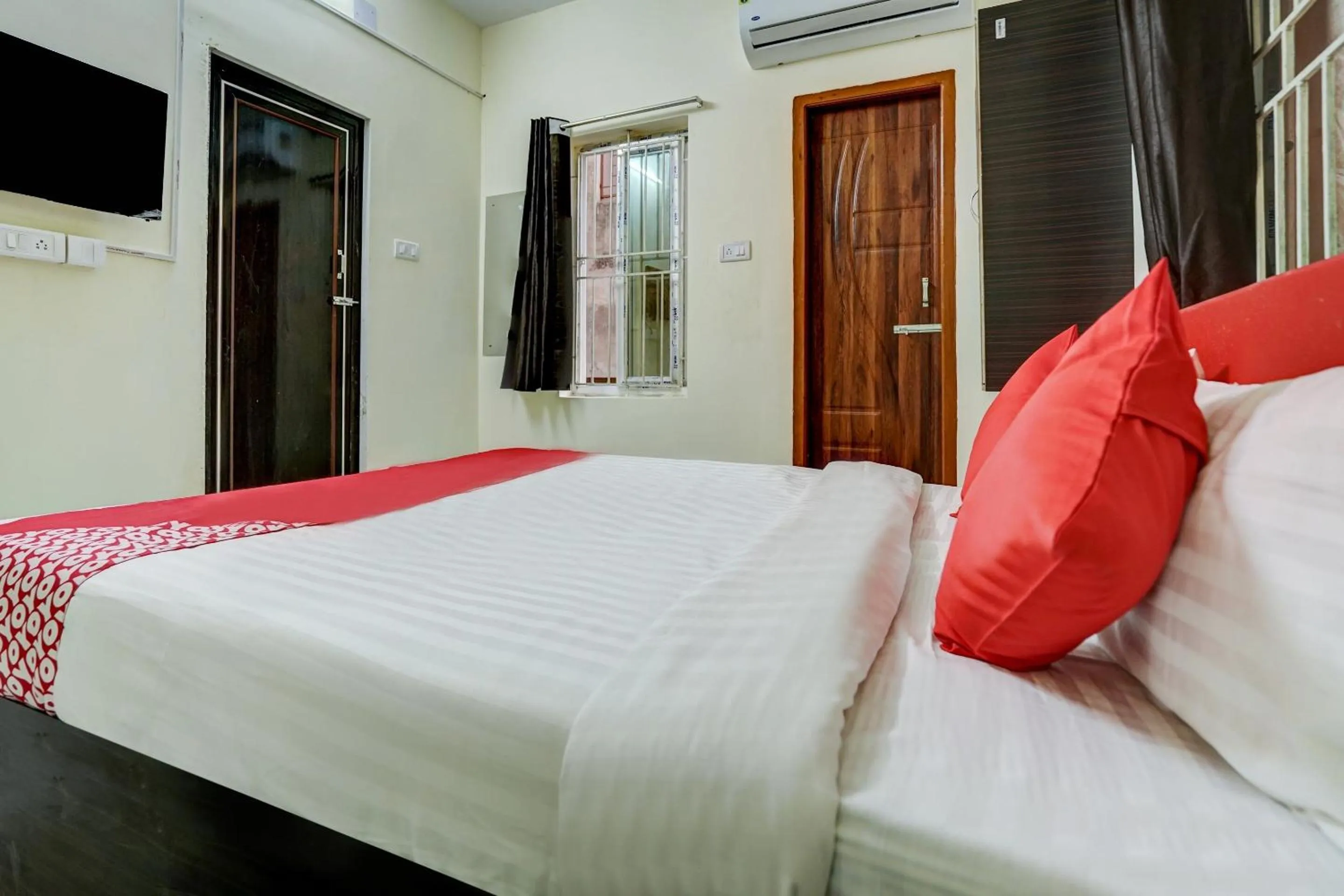 Bedroom, Bed in Hotel O Avisi Residency