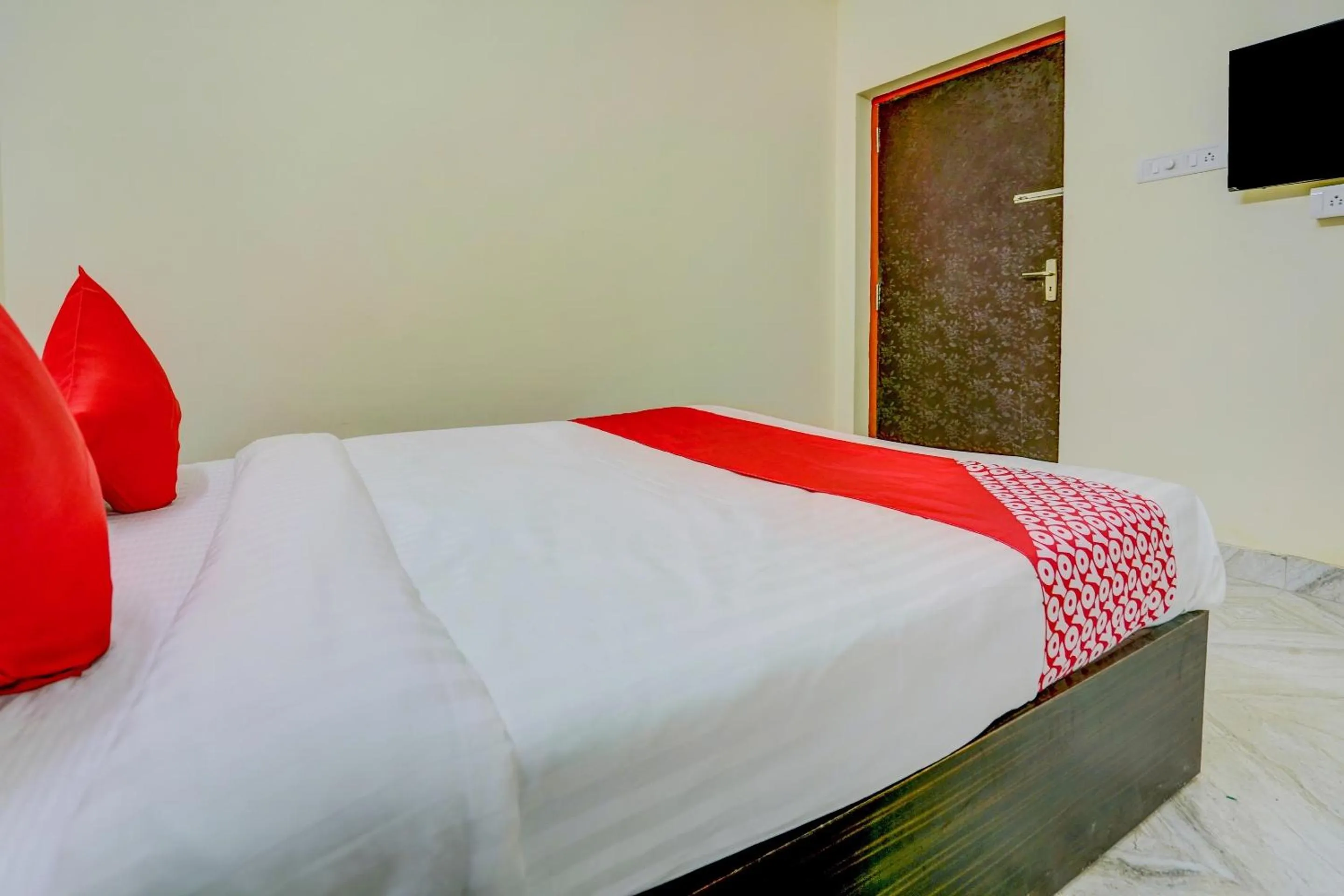 Bedroom, Bed in Hotel O Avisi Residency