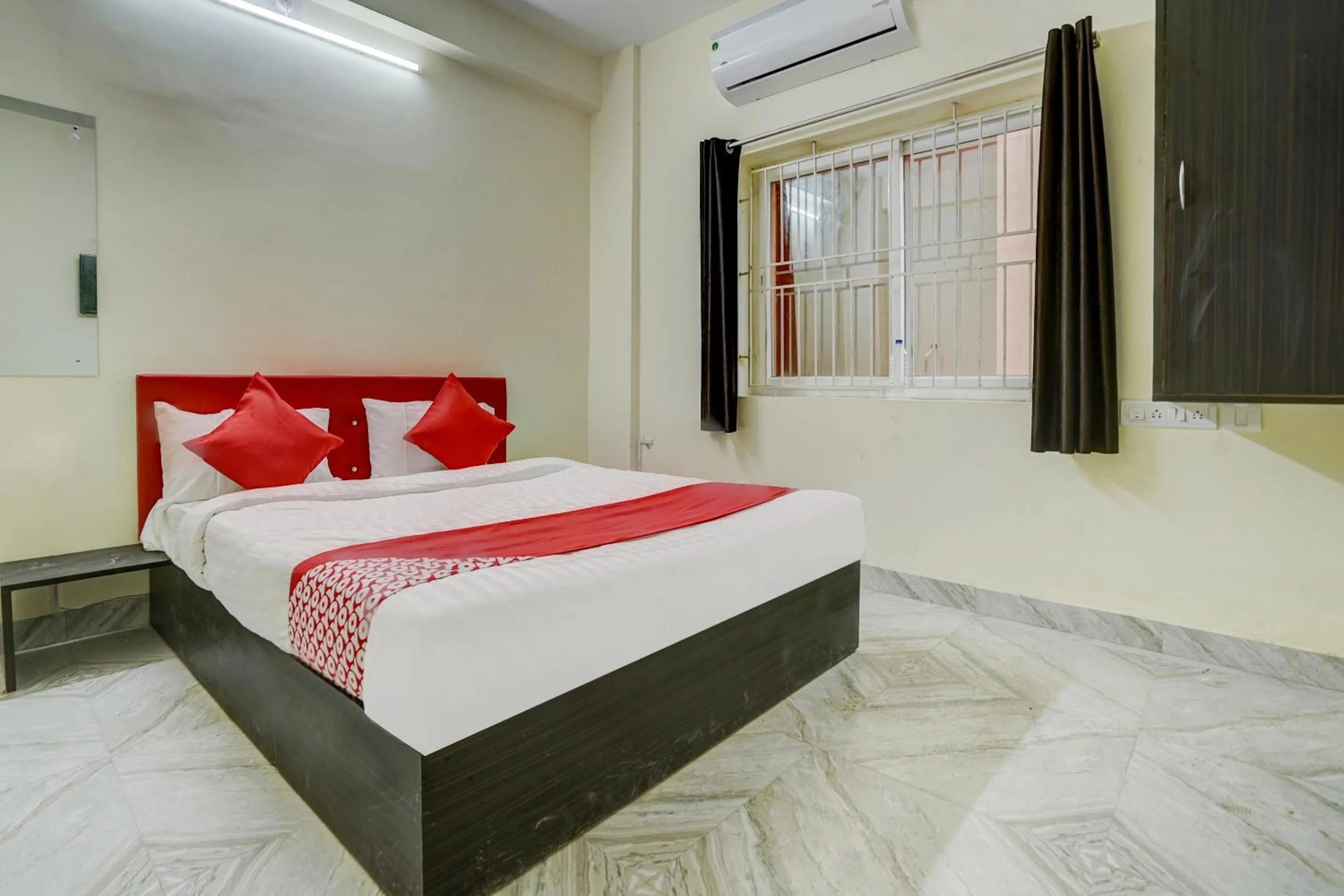 Bedroom, Bed in Hotel O Avisi Residency