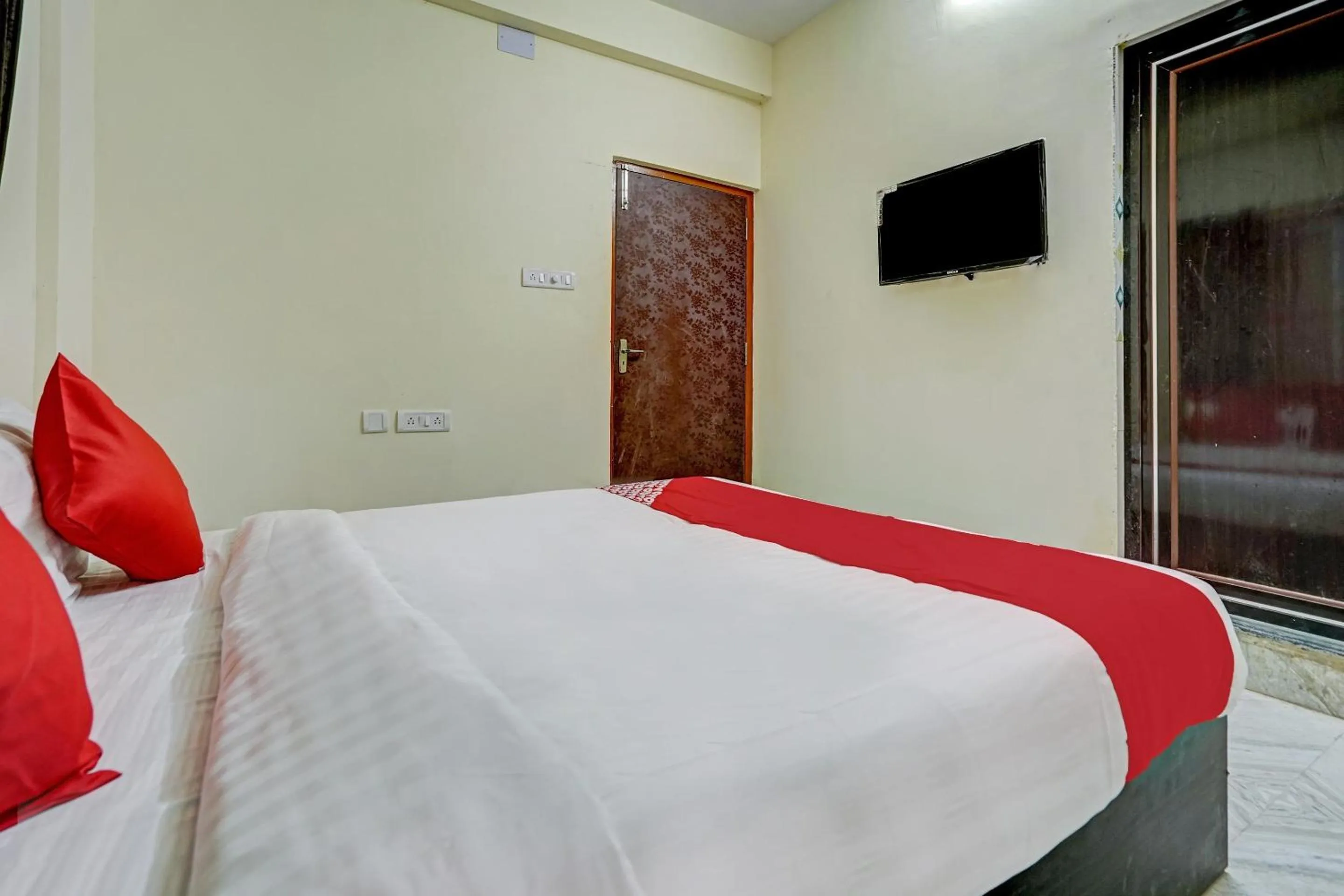 Bedroom, Bed in Hotel O Avisi Residency