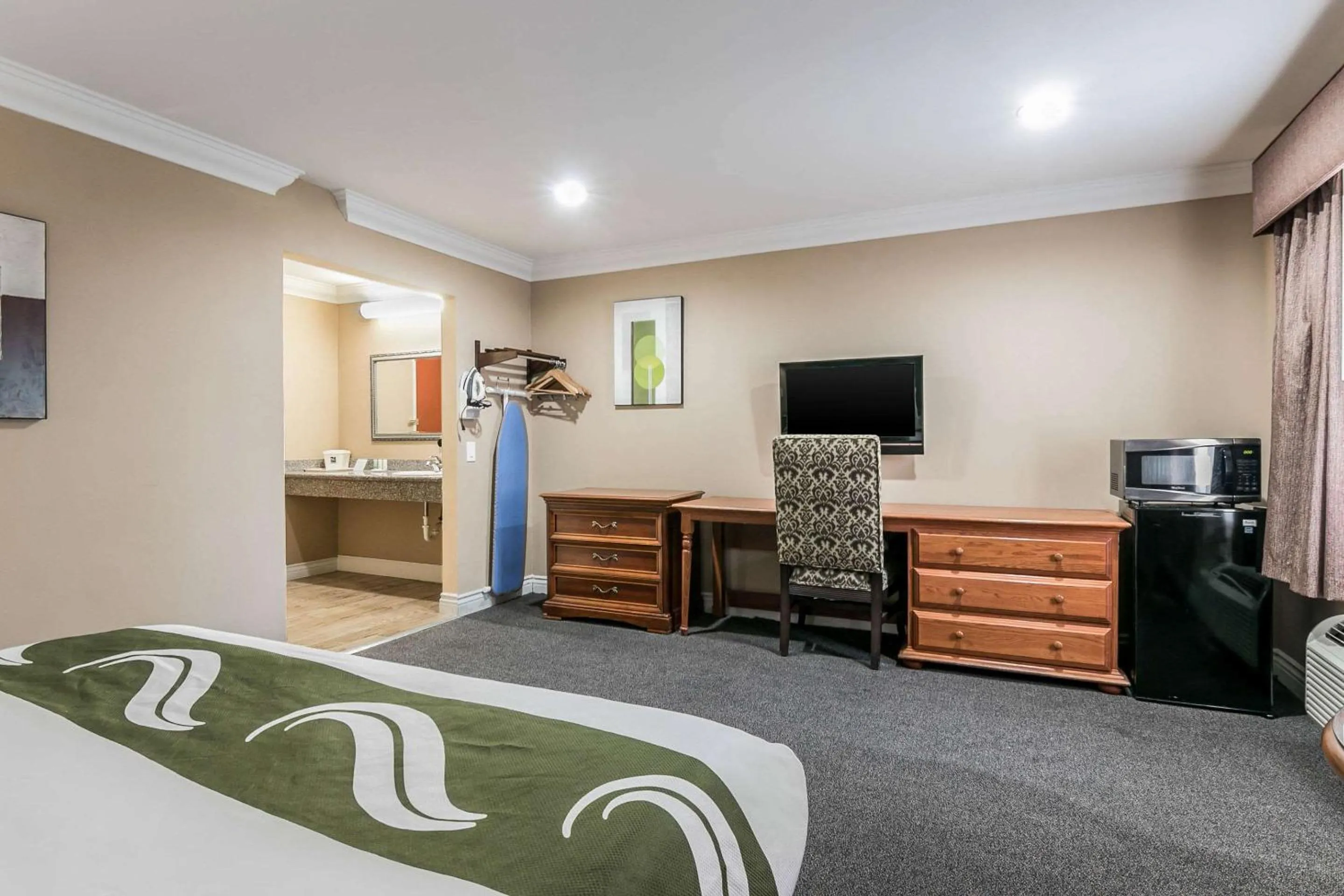 Bedroom, Bed in Quality Inn & Suites Atlanta Airport South