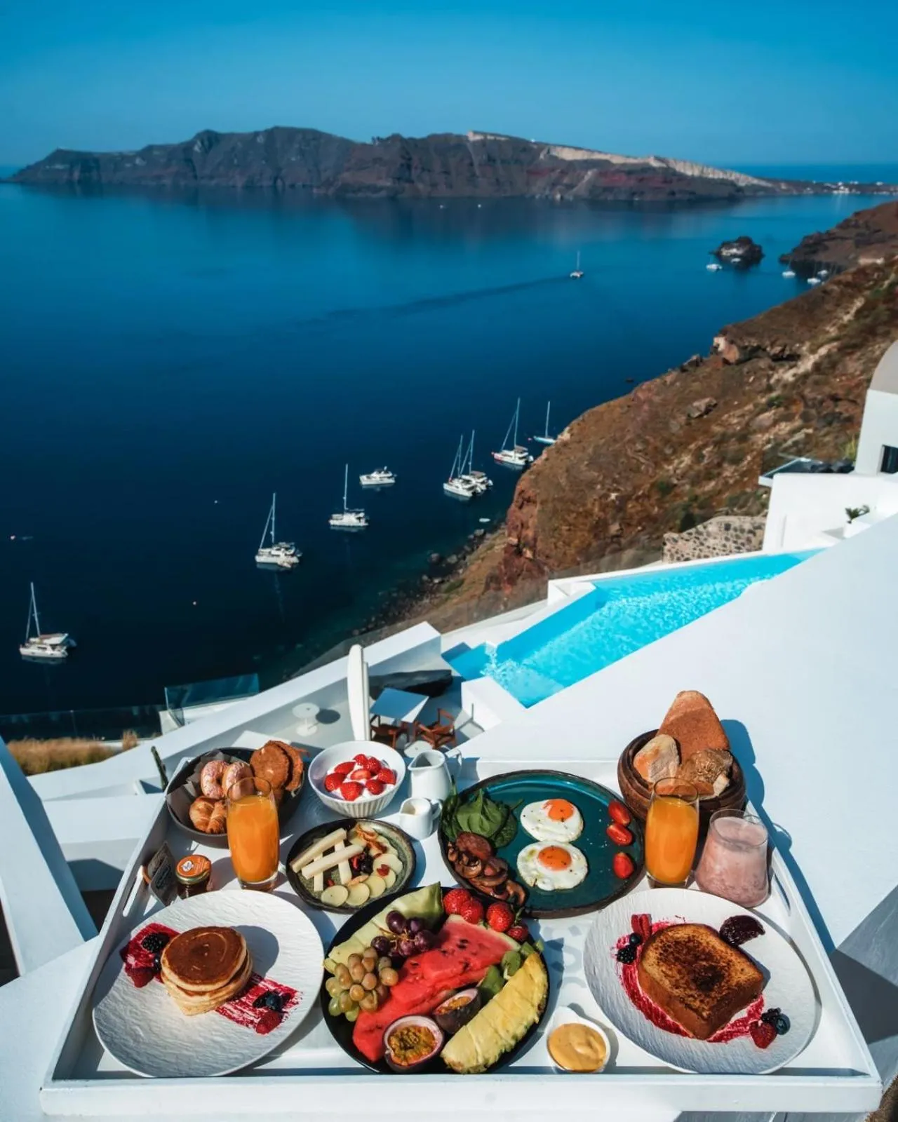 Restaurant/places to eat in The Saint Hotel