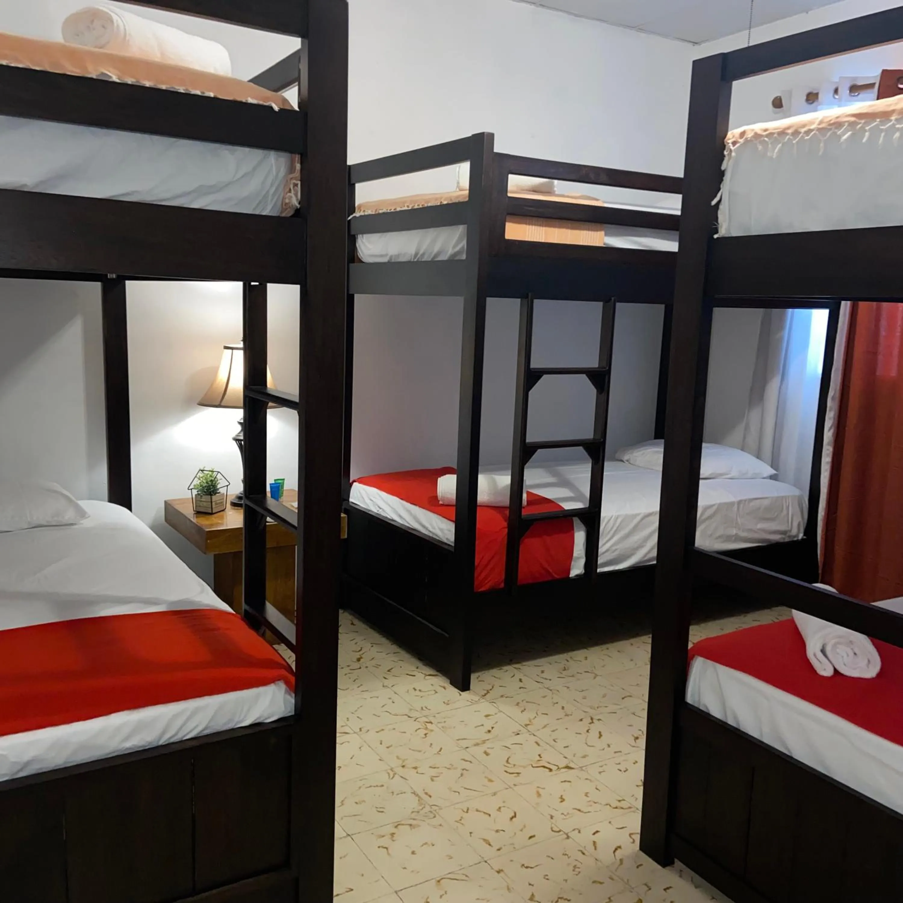 Bed in 6-Bed Mixed Dormitory Room in Panama House Bed & Breakfast