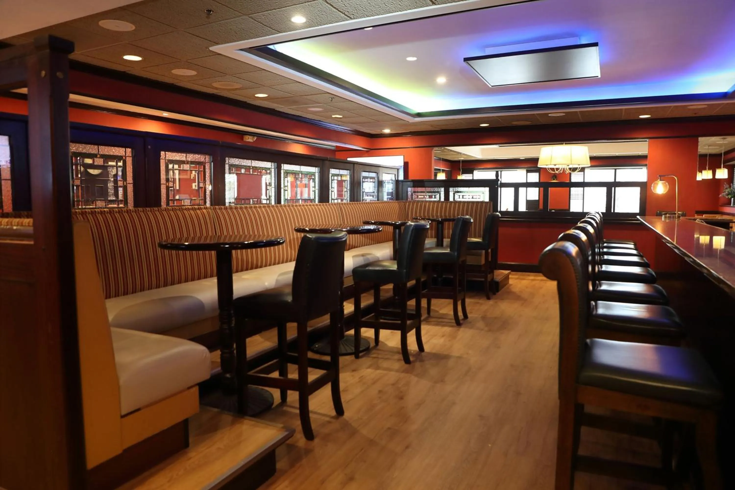 Lounge or bar in Four Points by Sheraton Wakefield Boston Hotel & Conference Center