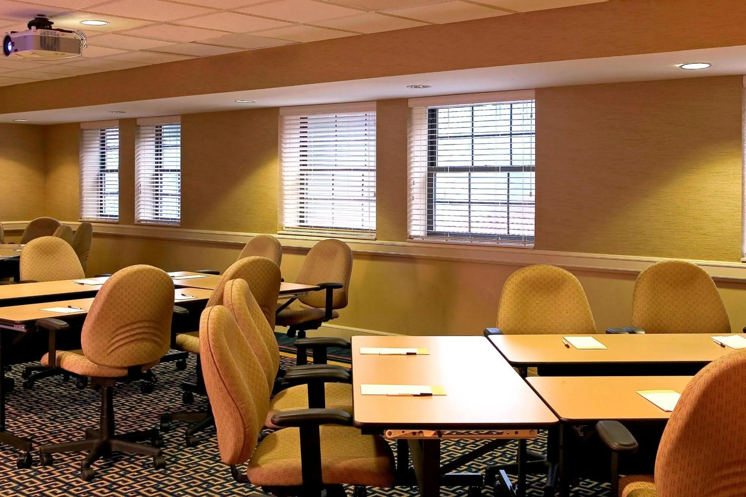 Meeting/conference room in Four Points by Sheraton Wakefield Boston Hotel & Conference Center