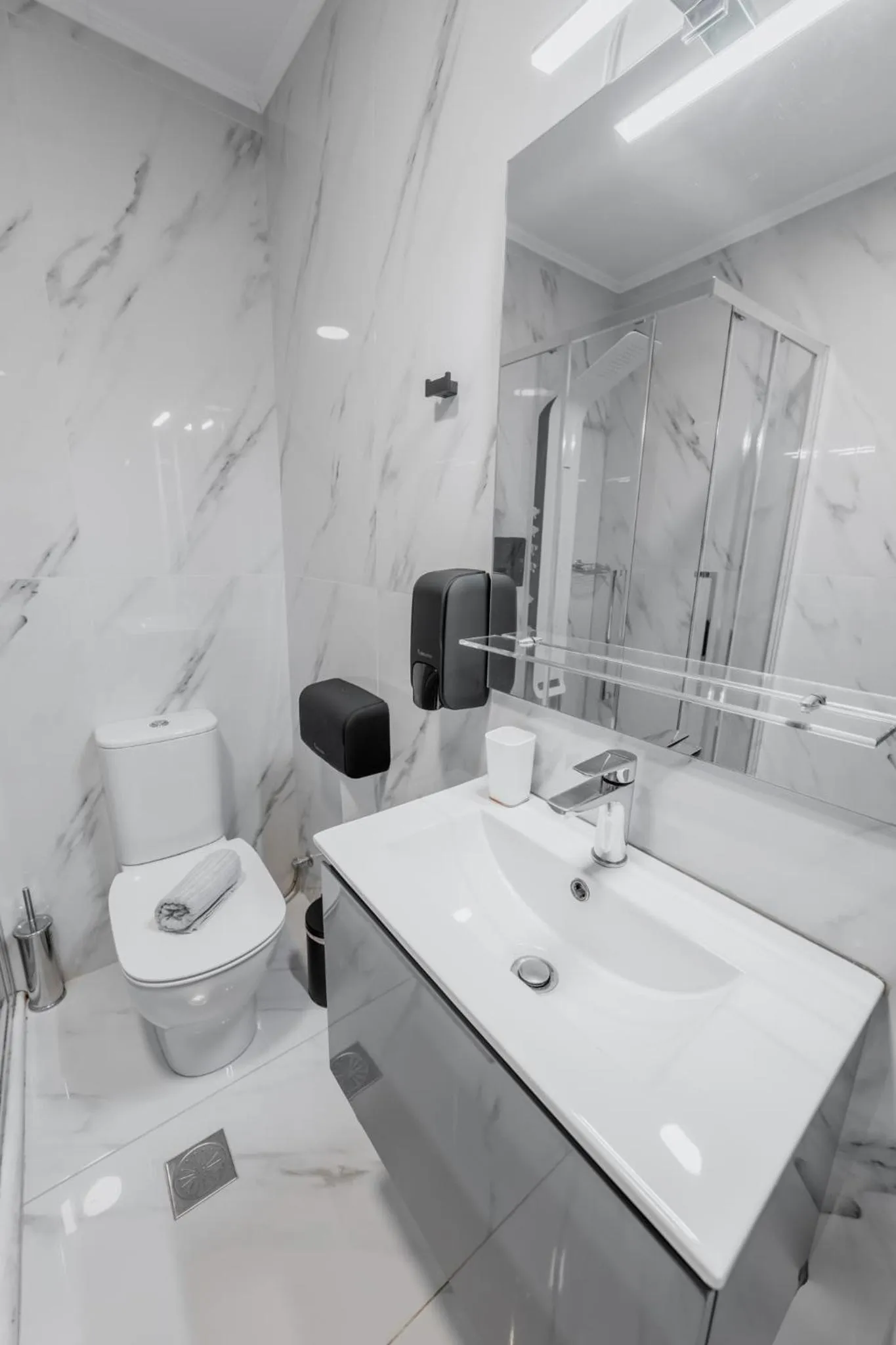 Shower in Impero Nafplio Hotel & Suites