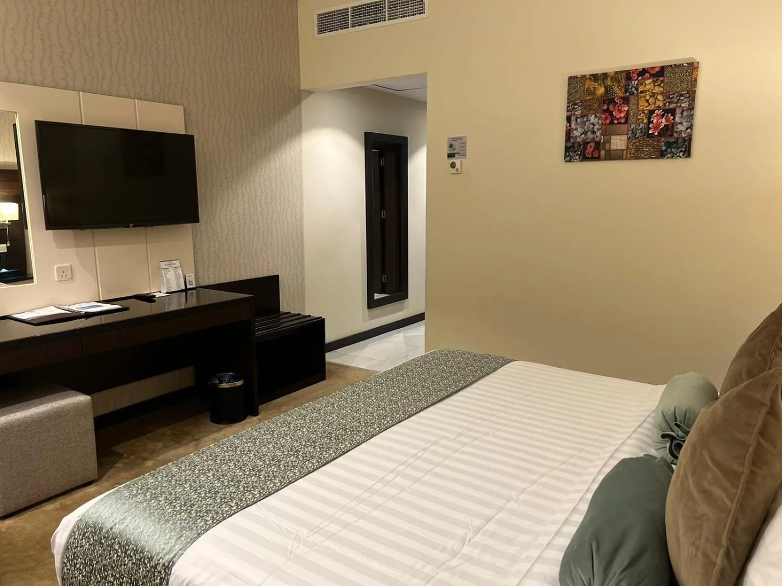 Living room, Bed in Holiday Villa Hail