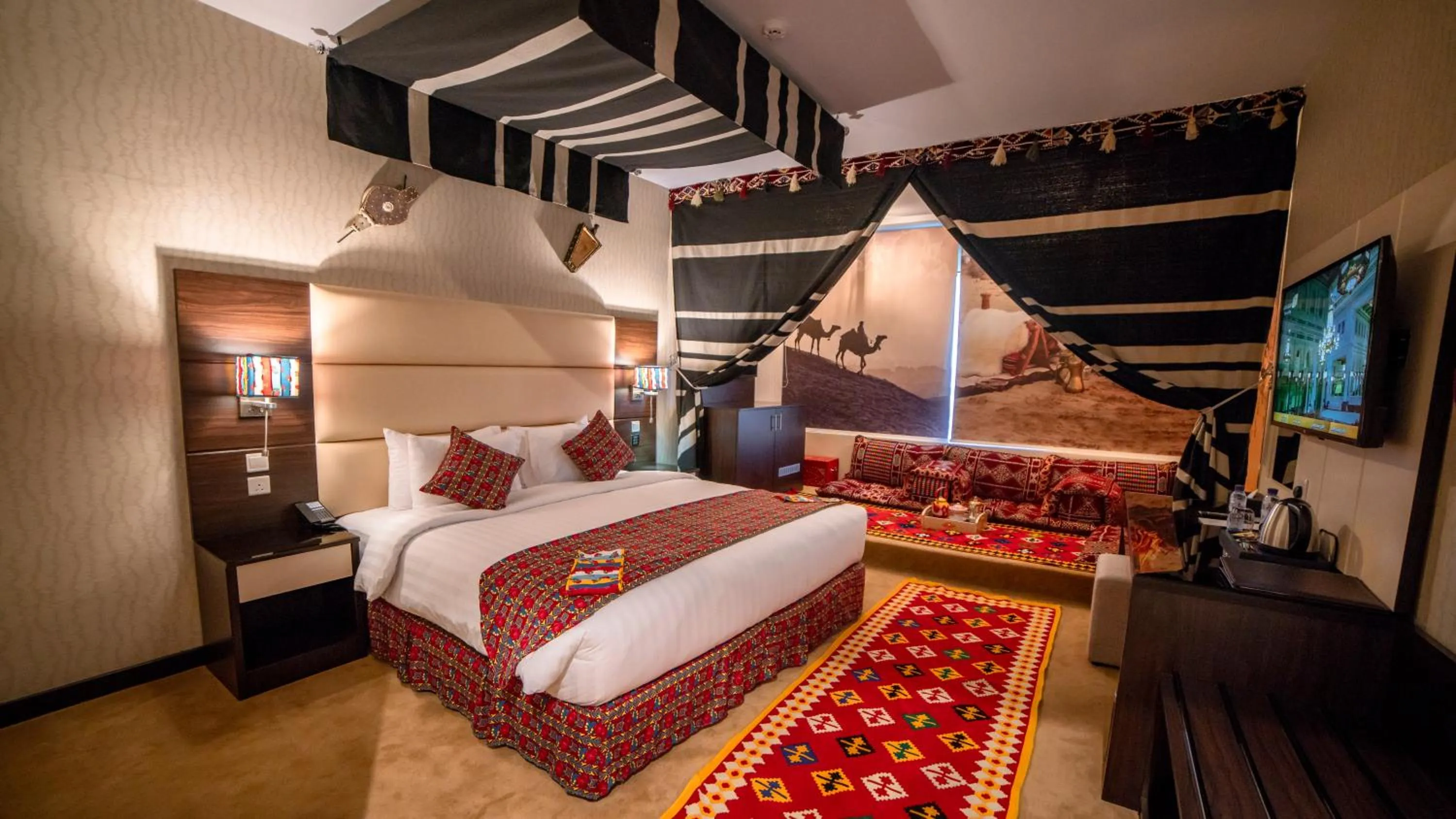 Communal lounge/ TV room, Bed in Holiday Villa Hail