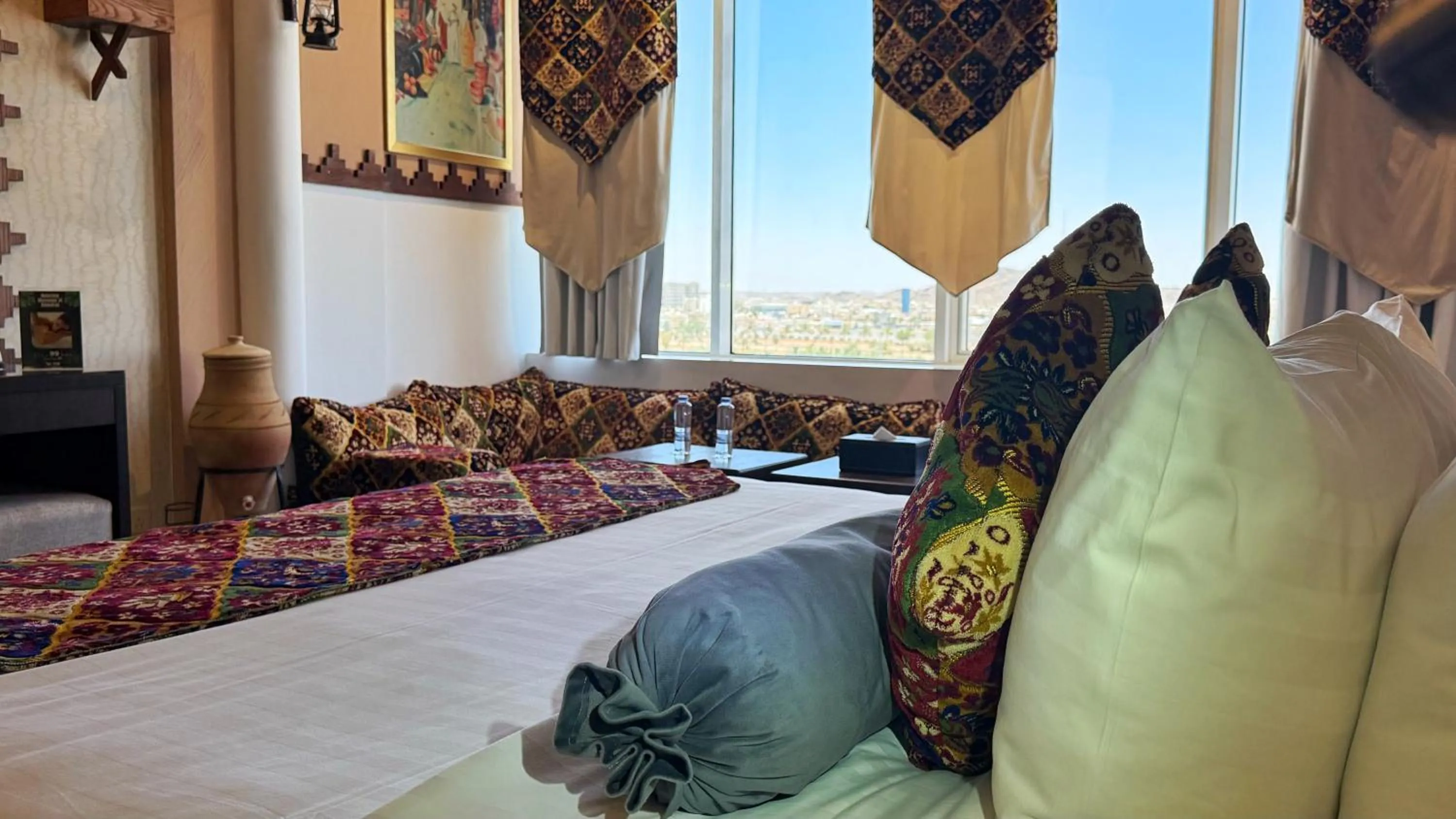 Living room, Bed in Holiday Villa Hail