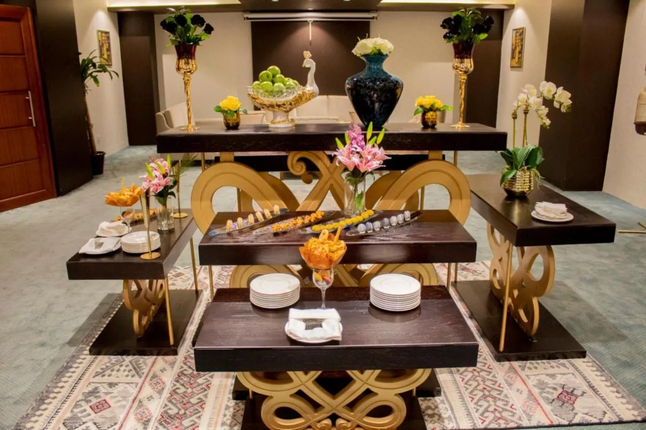 Restaurant/places to eat in Holiday Villa Hail