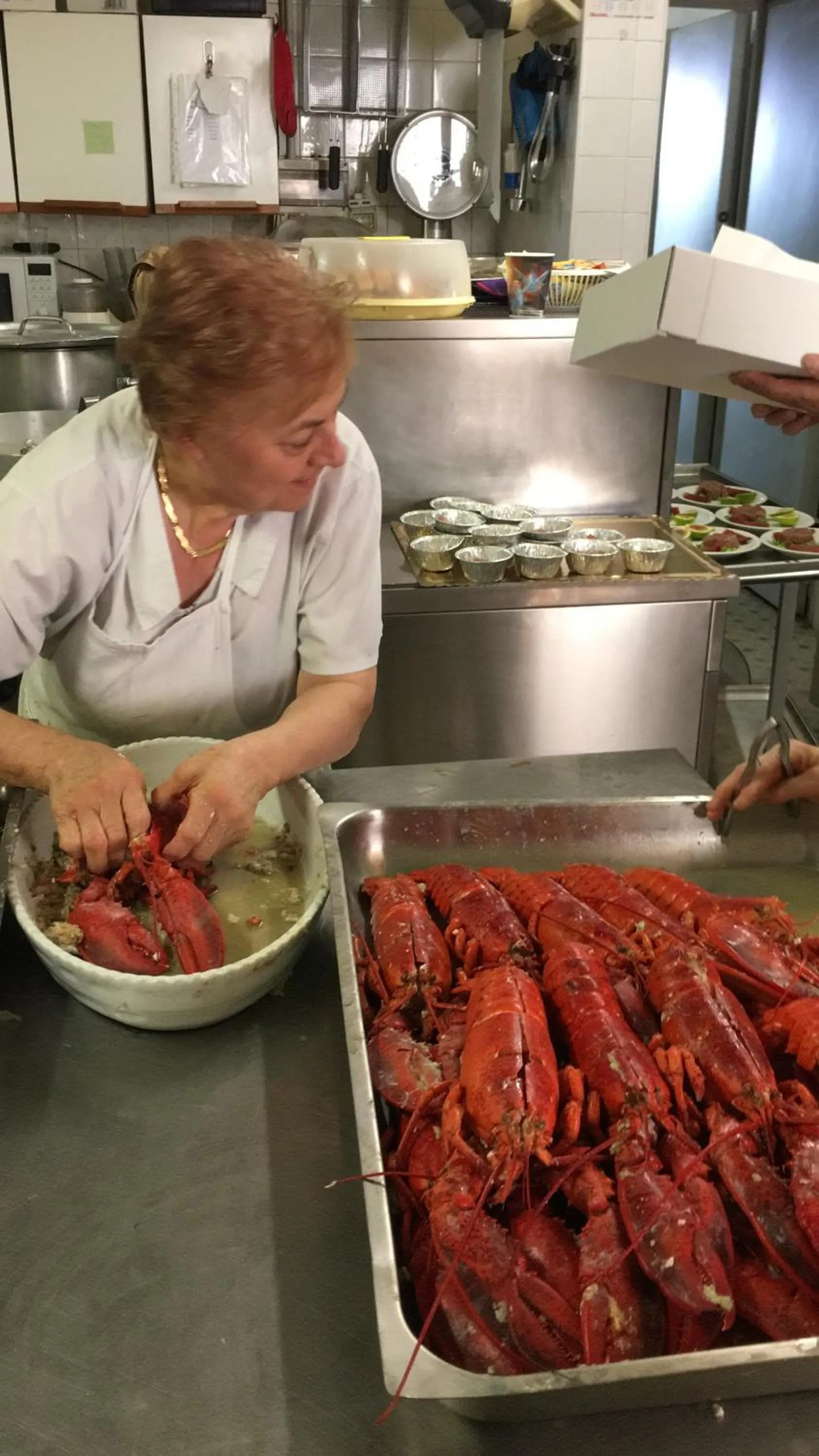 Restaurant/places to eat in Dea Della Salute Hotel