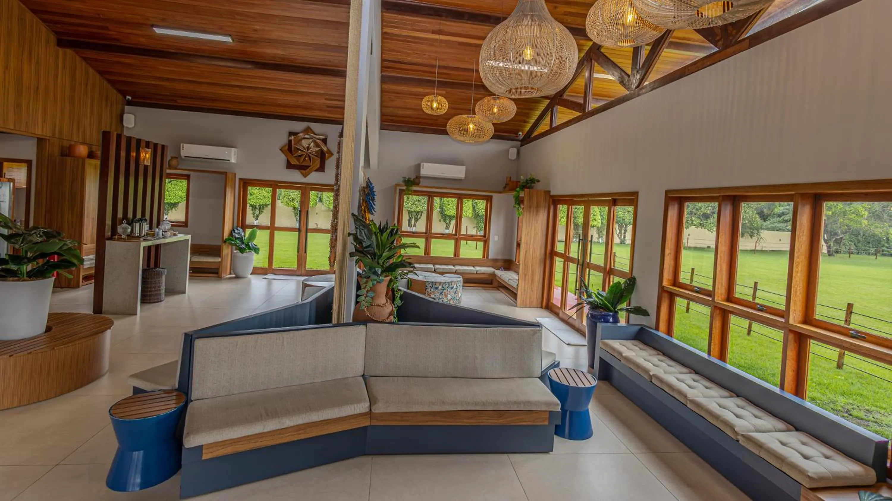 Communal lounge/ TV room in Coroa Vermelha Beach - All Inclusive