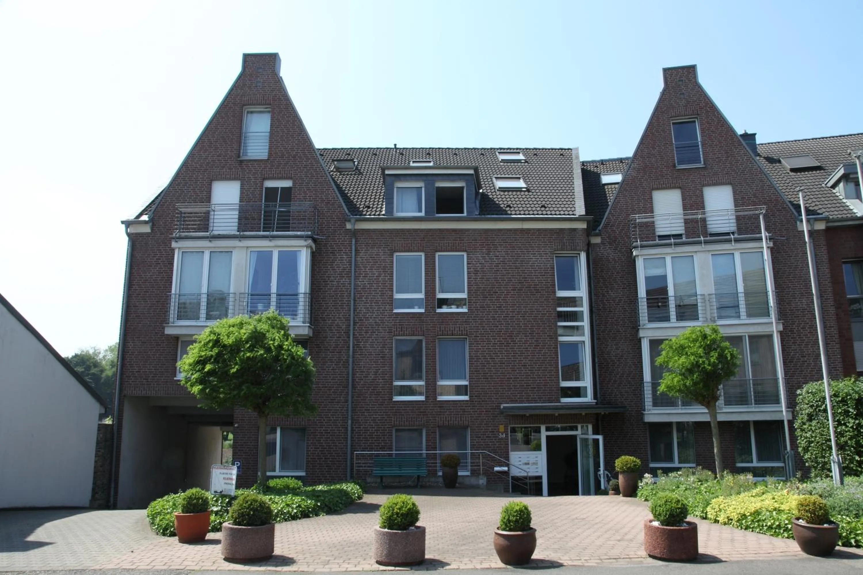 Facade/entrance in Chrisma